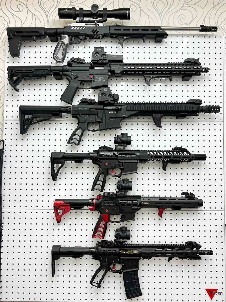 AR15, SMG Gun Hanger for Pegboard by AppHero Download free STL model