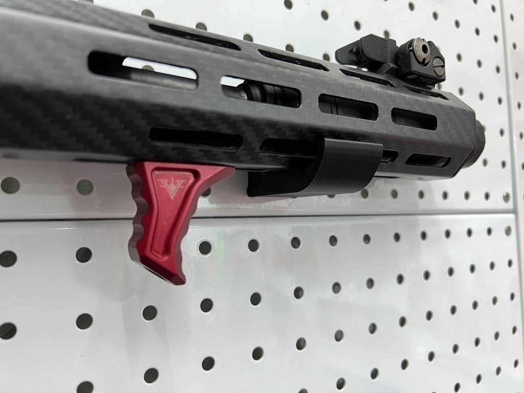 AR15, SMG Gun Hanger for Pegboard by AppHero Download free STL model