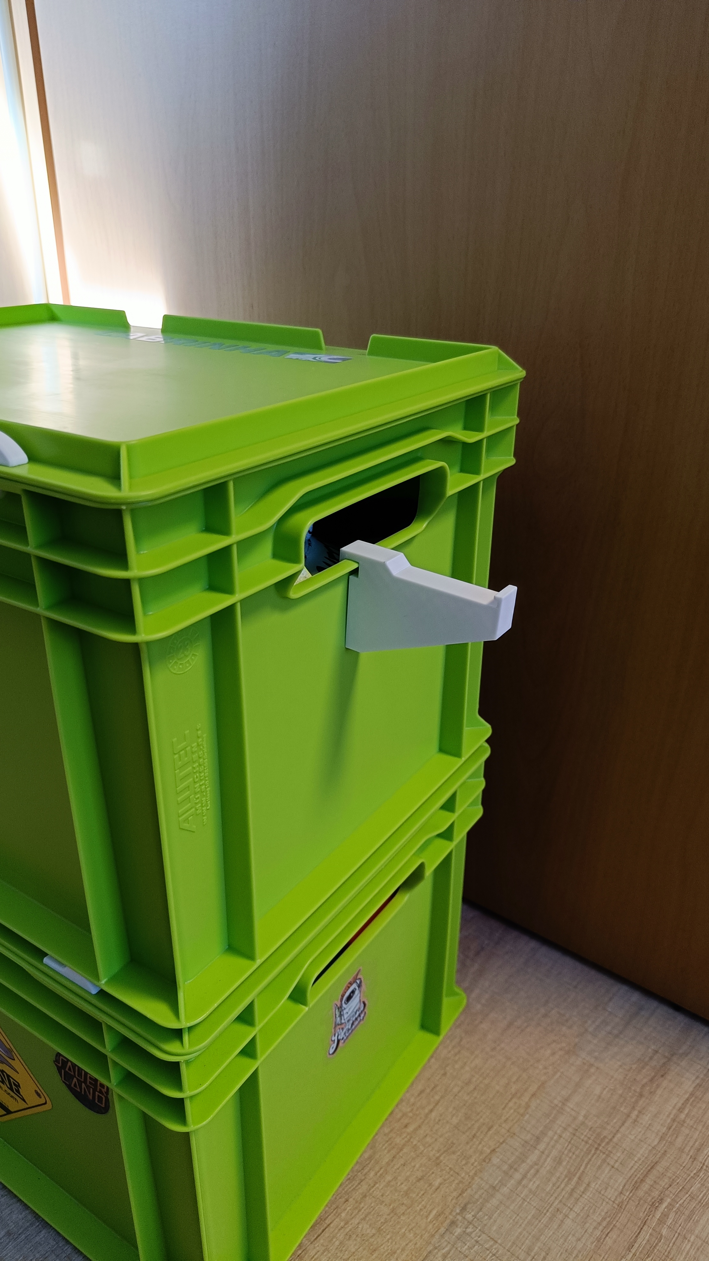 Eurobox Hook