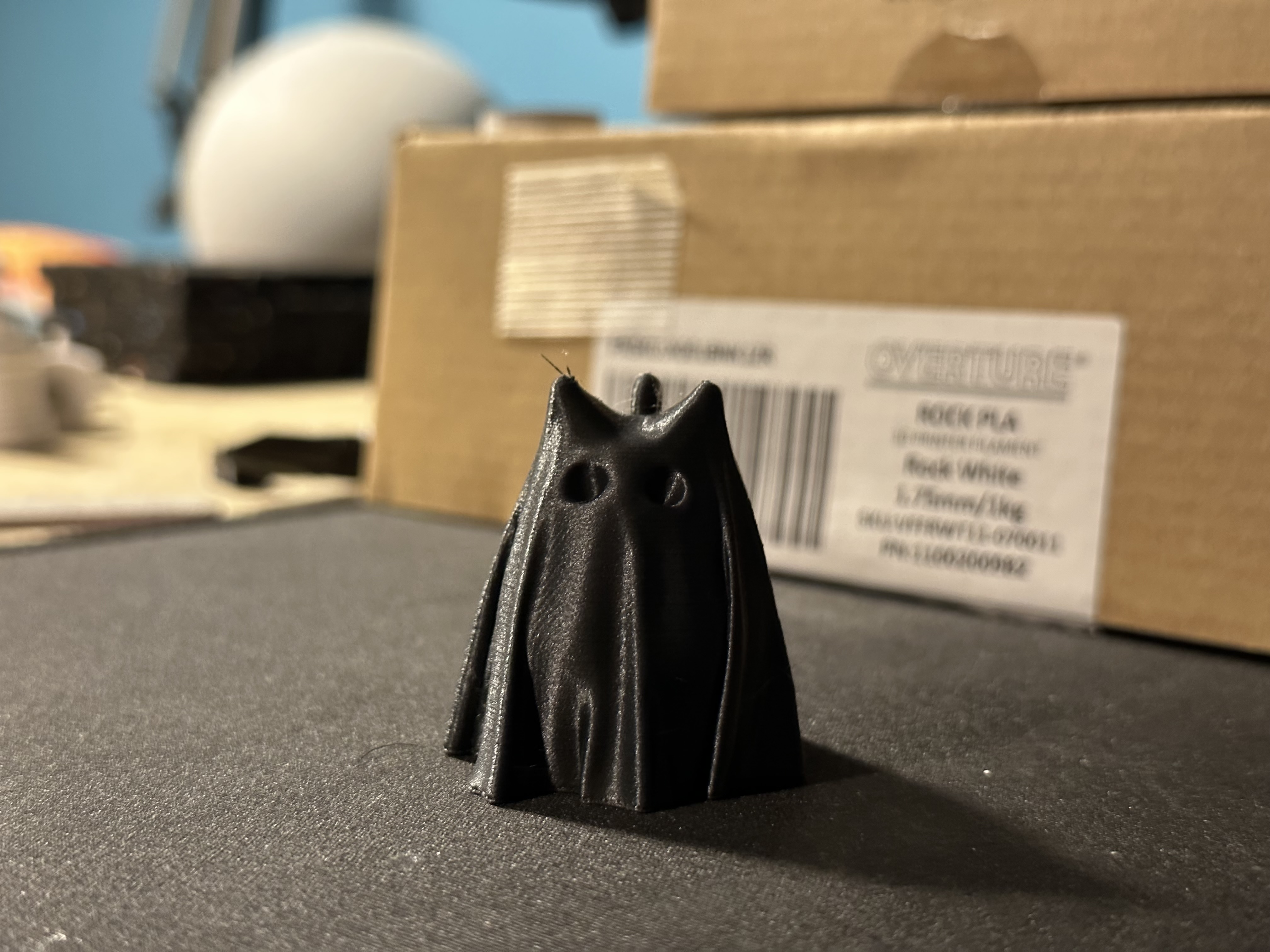 Cute cat ghost keychain