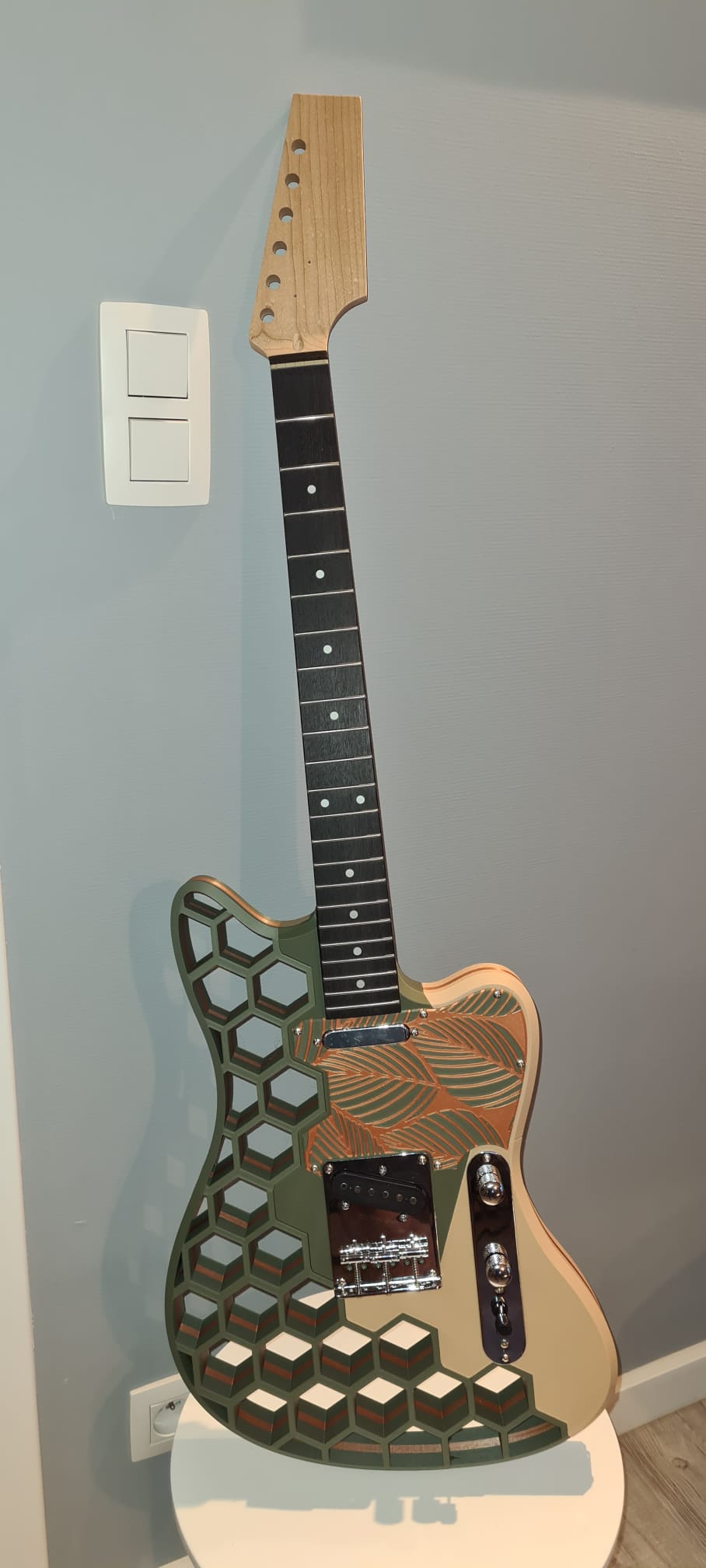 Miniatura 2 do modelo 3D Pick guard 2 tone flower pattern