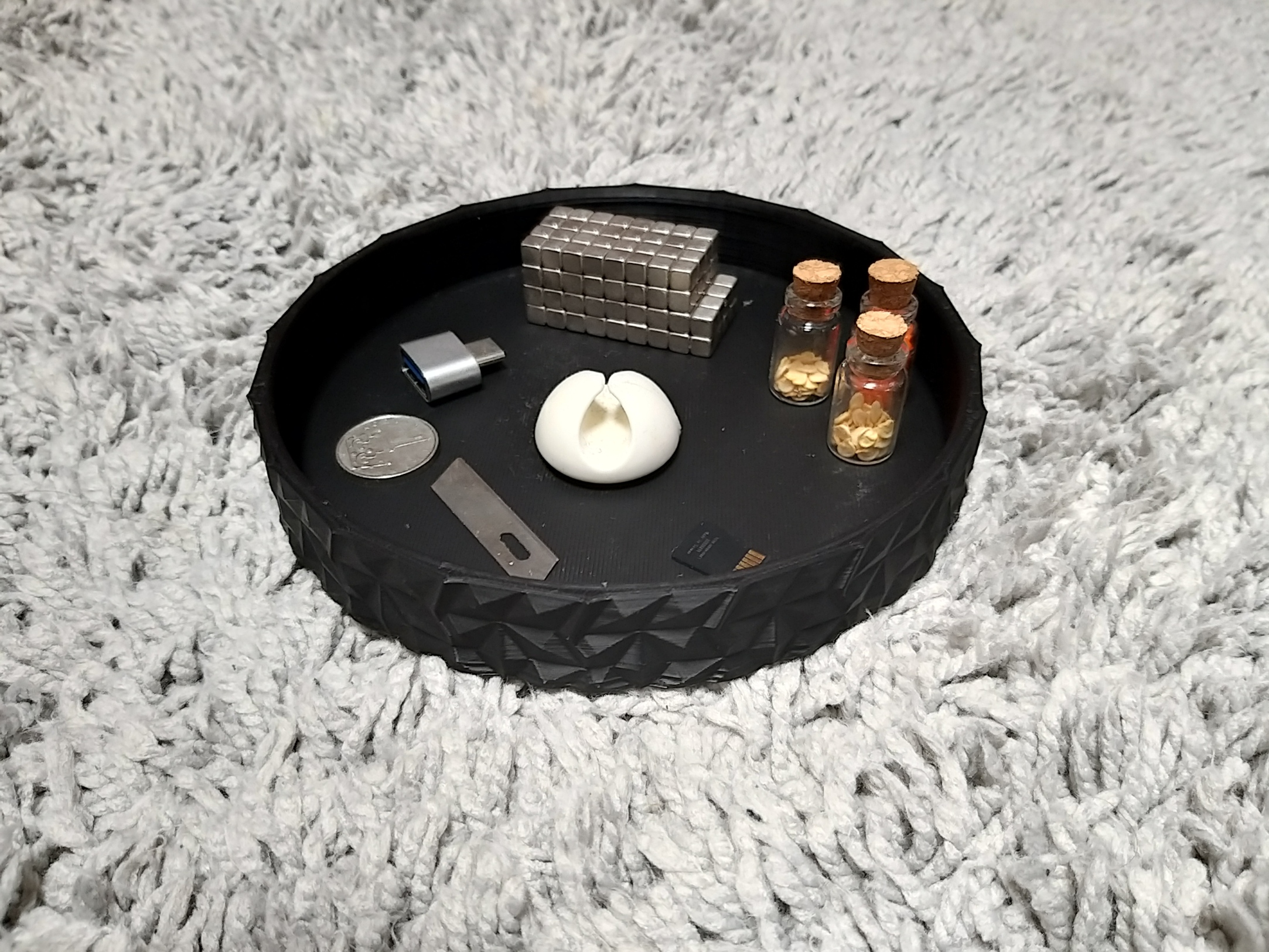 Low poly catch all tray (with smooth inside walls) 3D model thumbnail