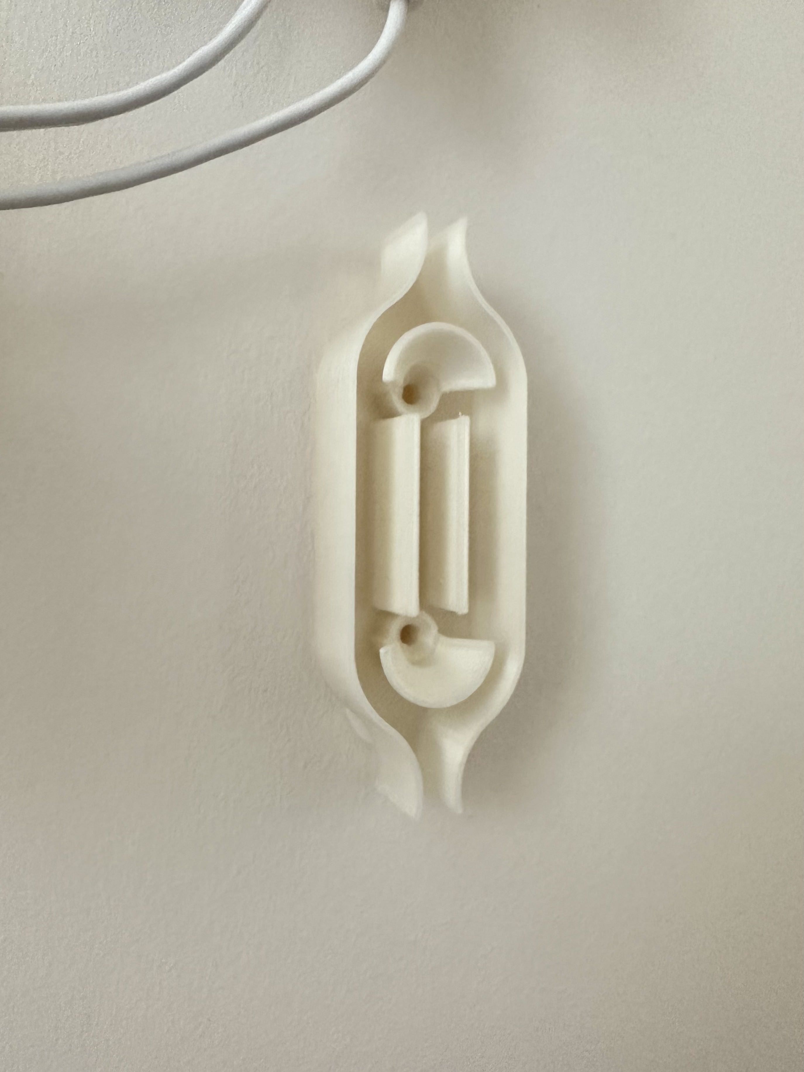 Miniatura 4 do modelo 3D Surface Mount Cable Tidy Case - Small