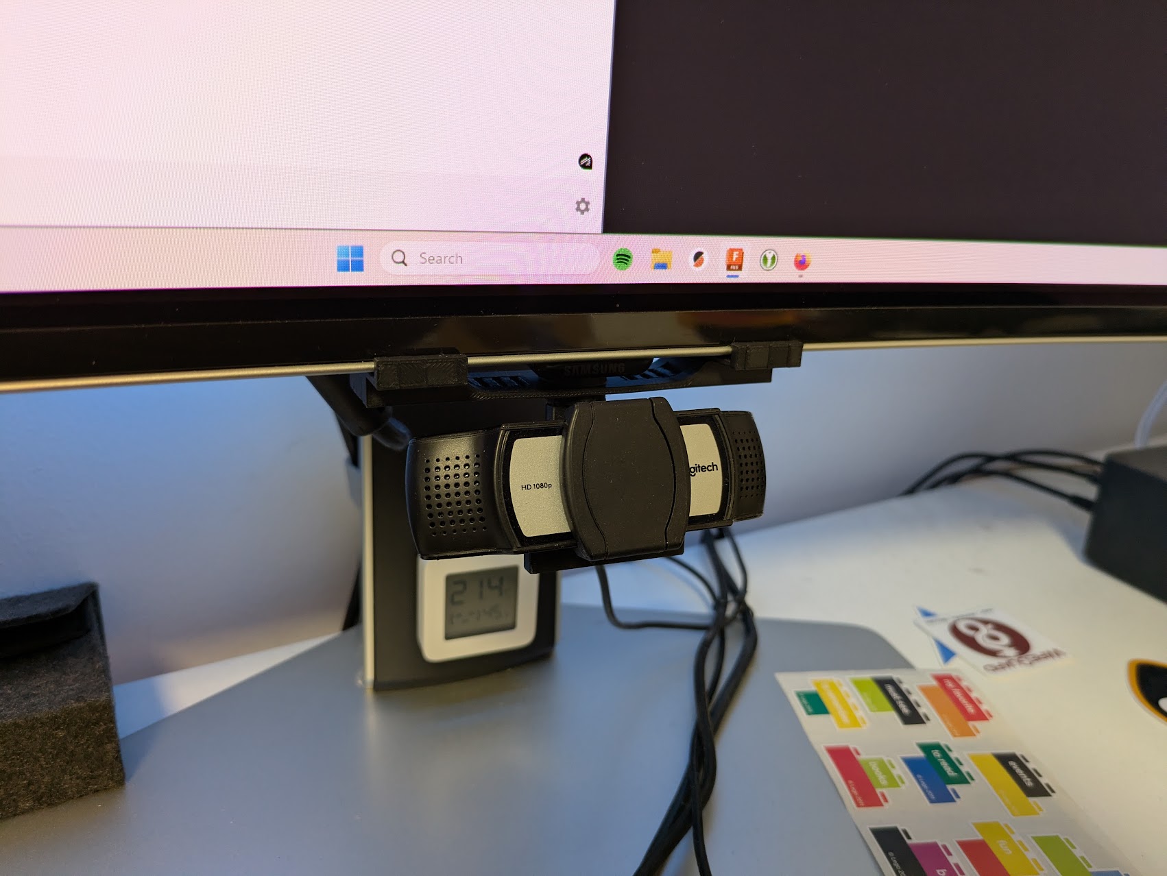 Samsung Odyssey OLED G9 G93SC (probably also fits the g95SC) Logitech C920/C930E webcam holder
