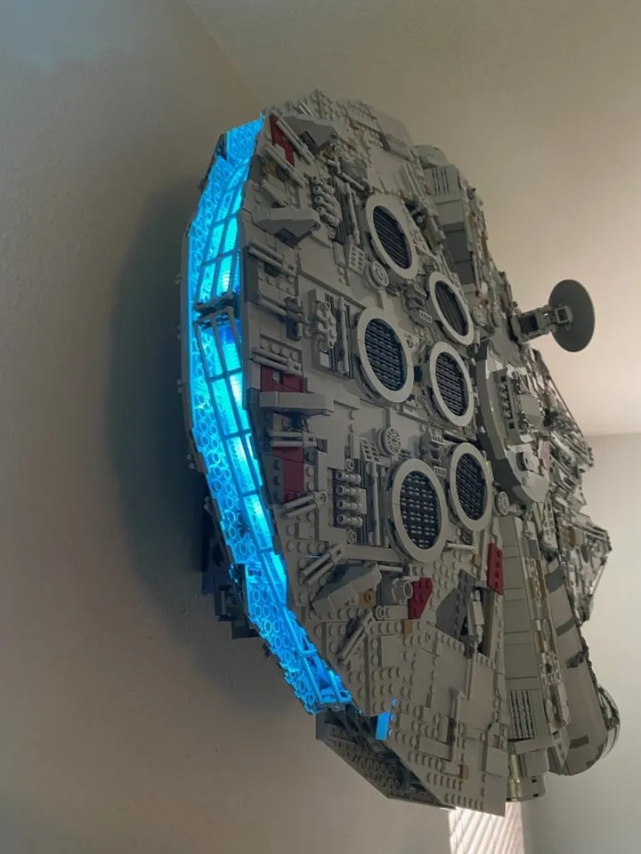 Lego millennium falcon 75192 wall mount hotsell