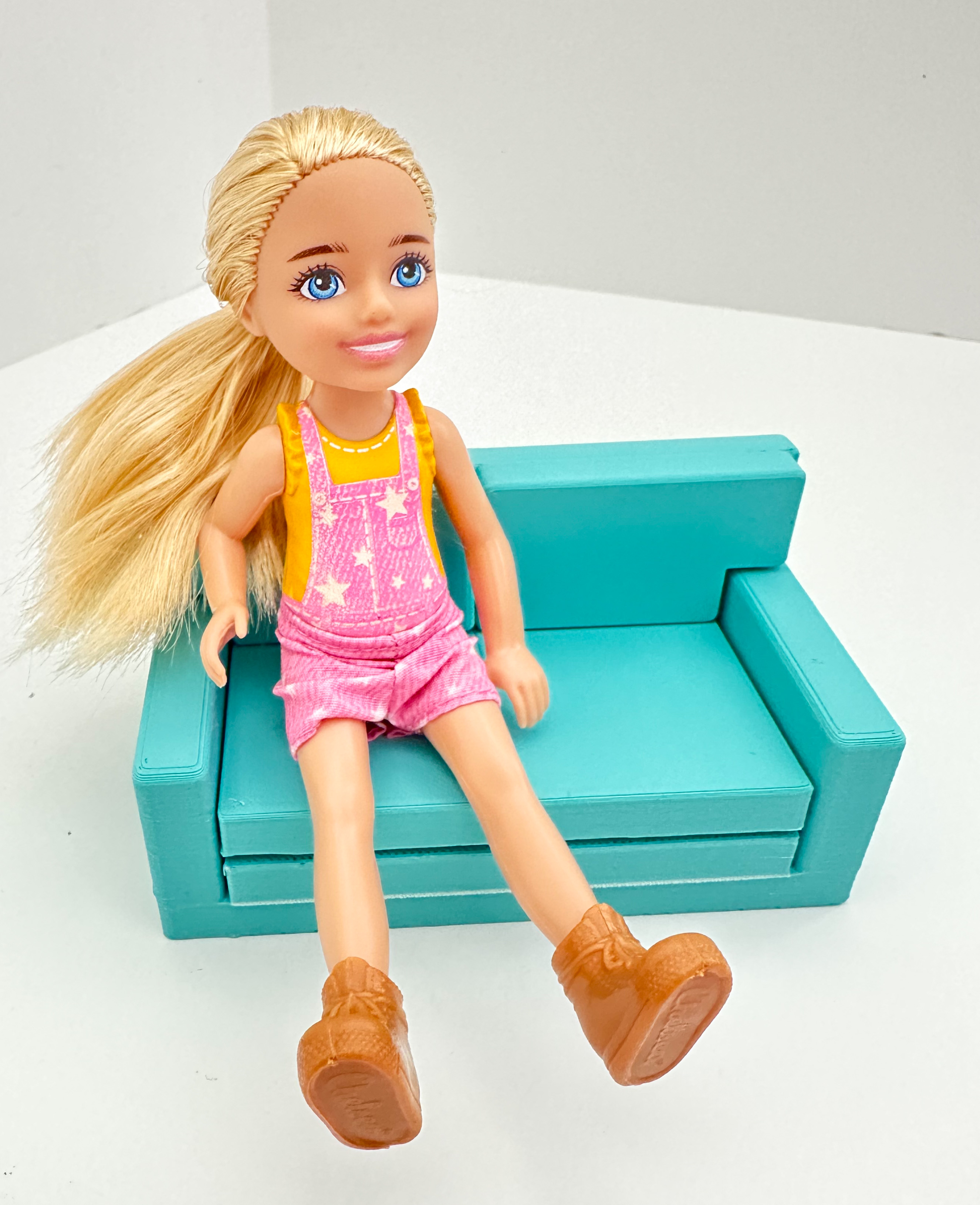Small Fold-out Couch/Sleeper Sofa for Dolls — miniatura 4