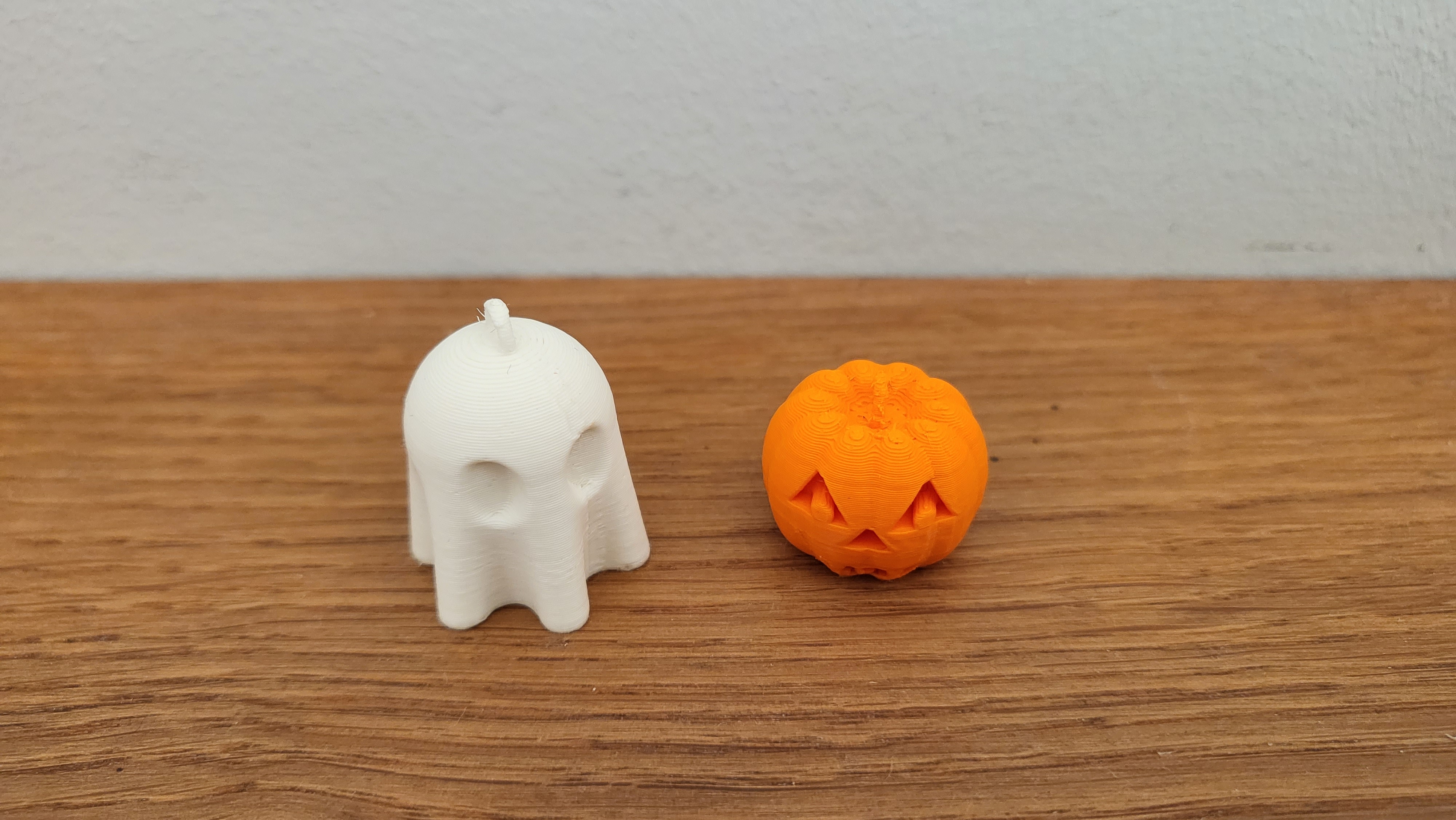 Halloween trinkets with loops