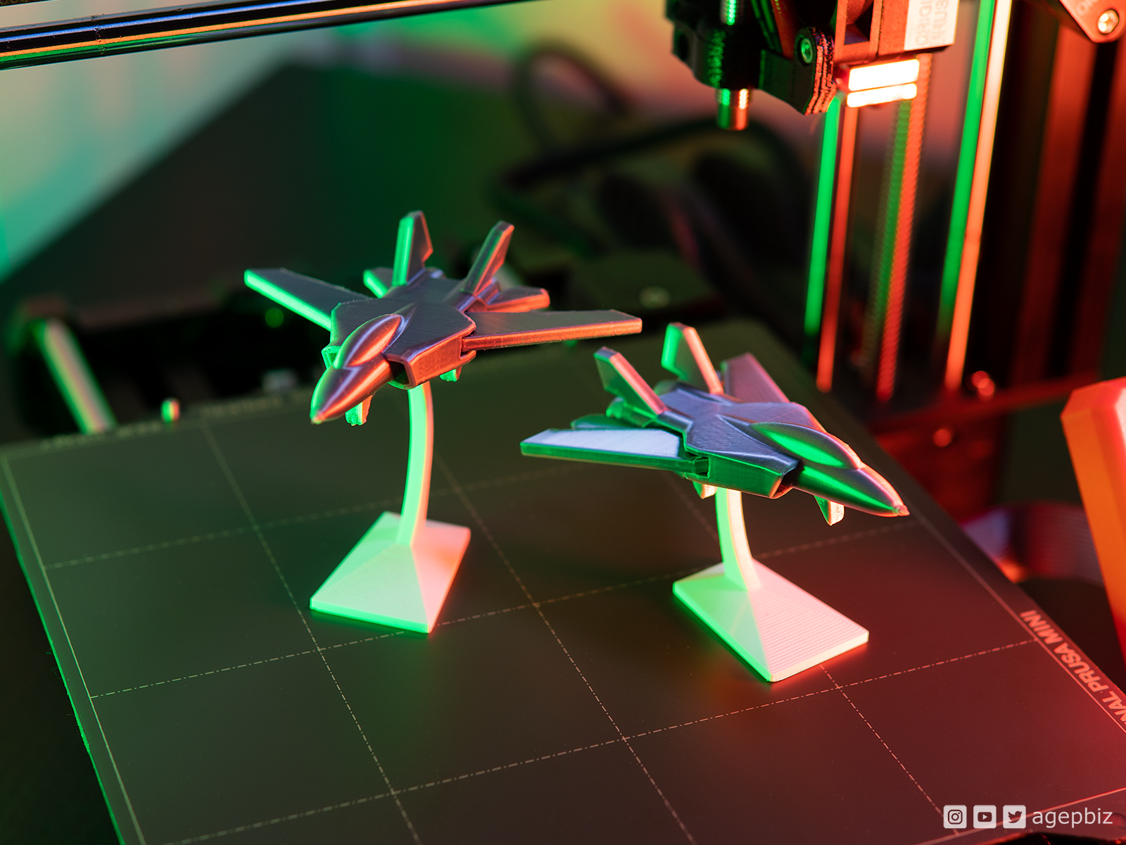 Print-in-place and articulated F14 Jet Fighter with Stand