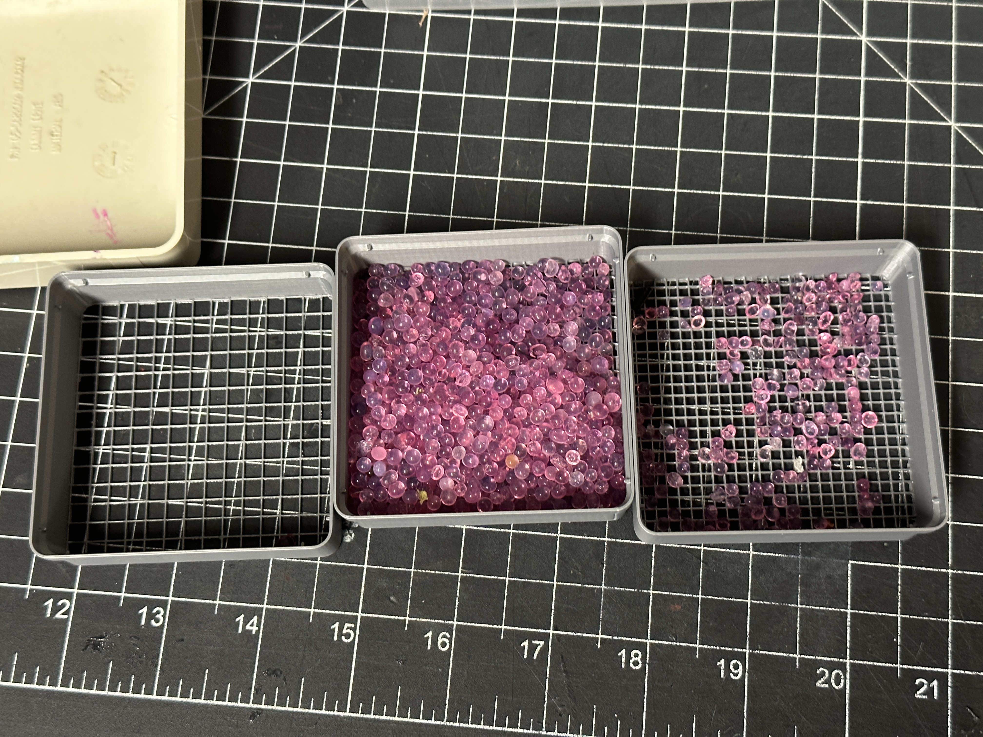 Stackable sifting trays for loose desiccant