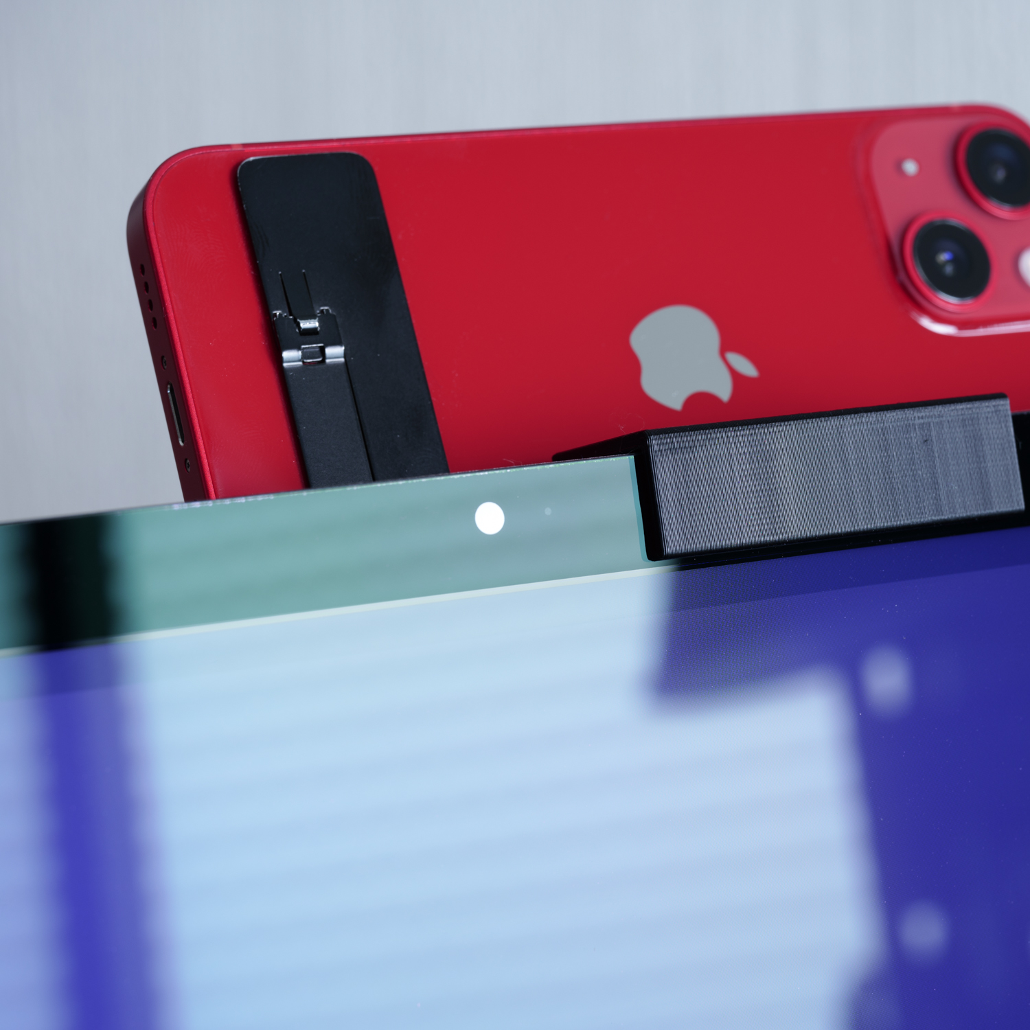 iPhone Mount and Display Camera Cover for Apple Studio Display
