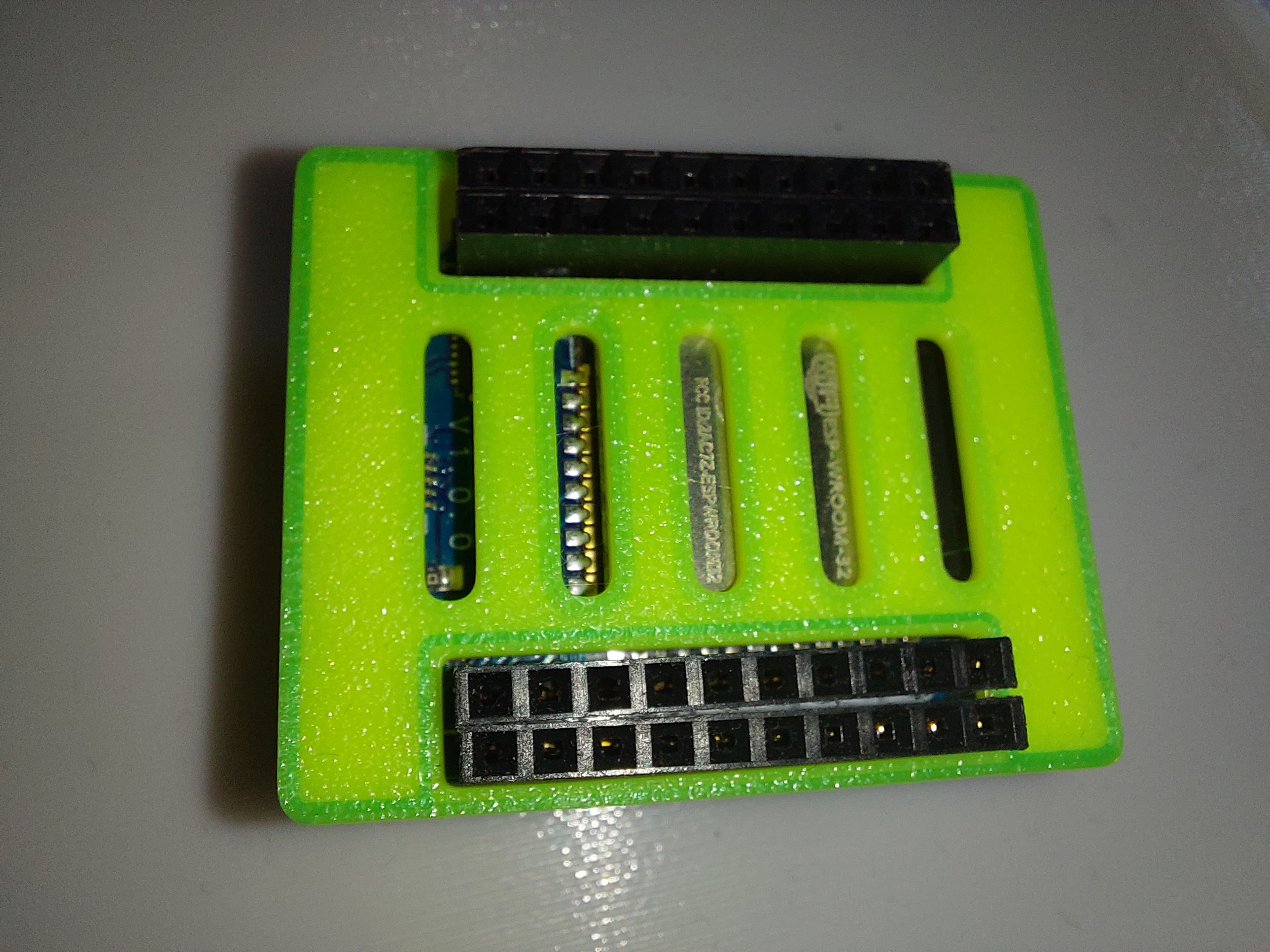 simple D1 Mini ESP32 snapfit case