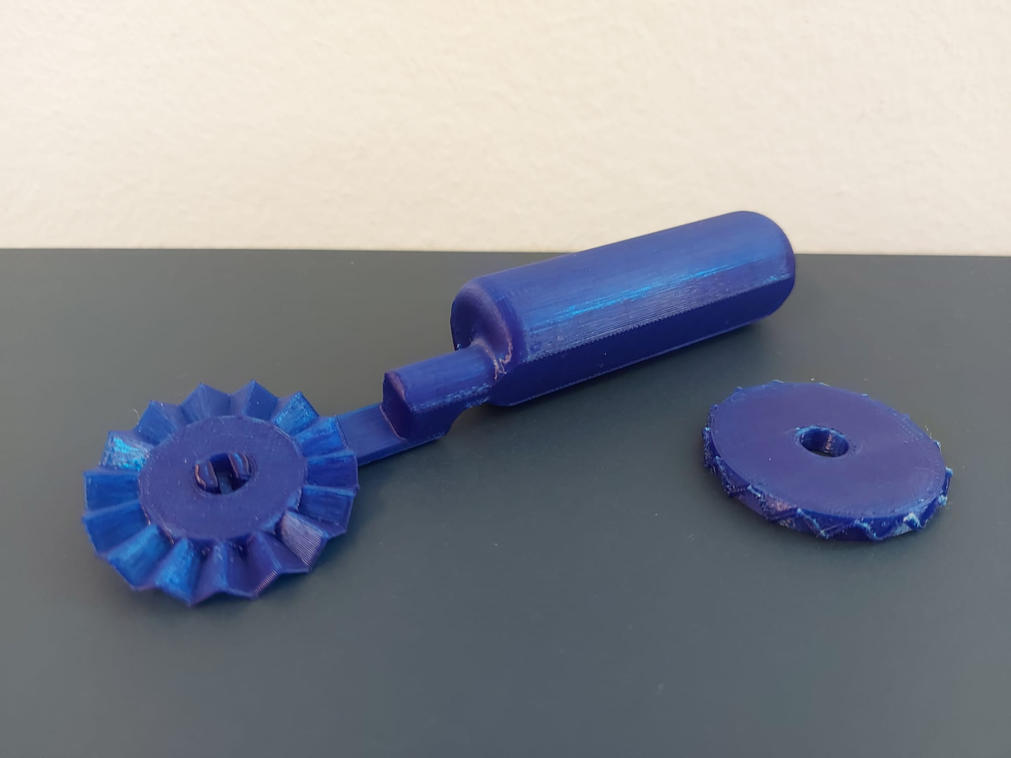Play-dough cutting wheel