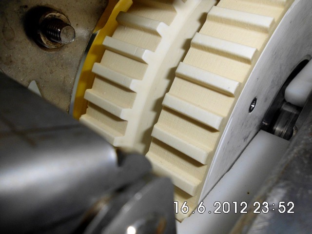 Belt wheel for pool vacuum cleaner robot