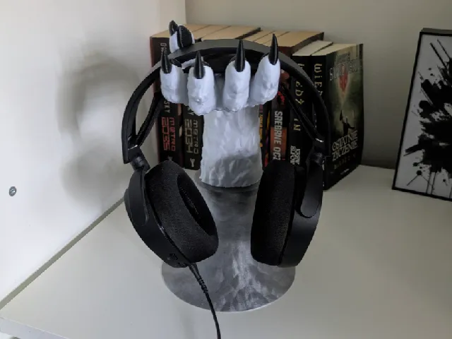 Wolf hand headphone holder