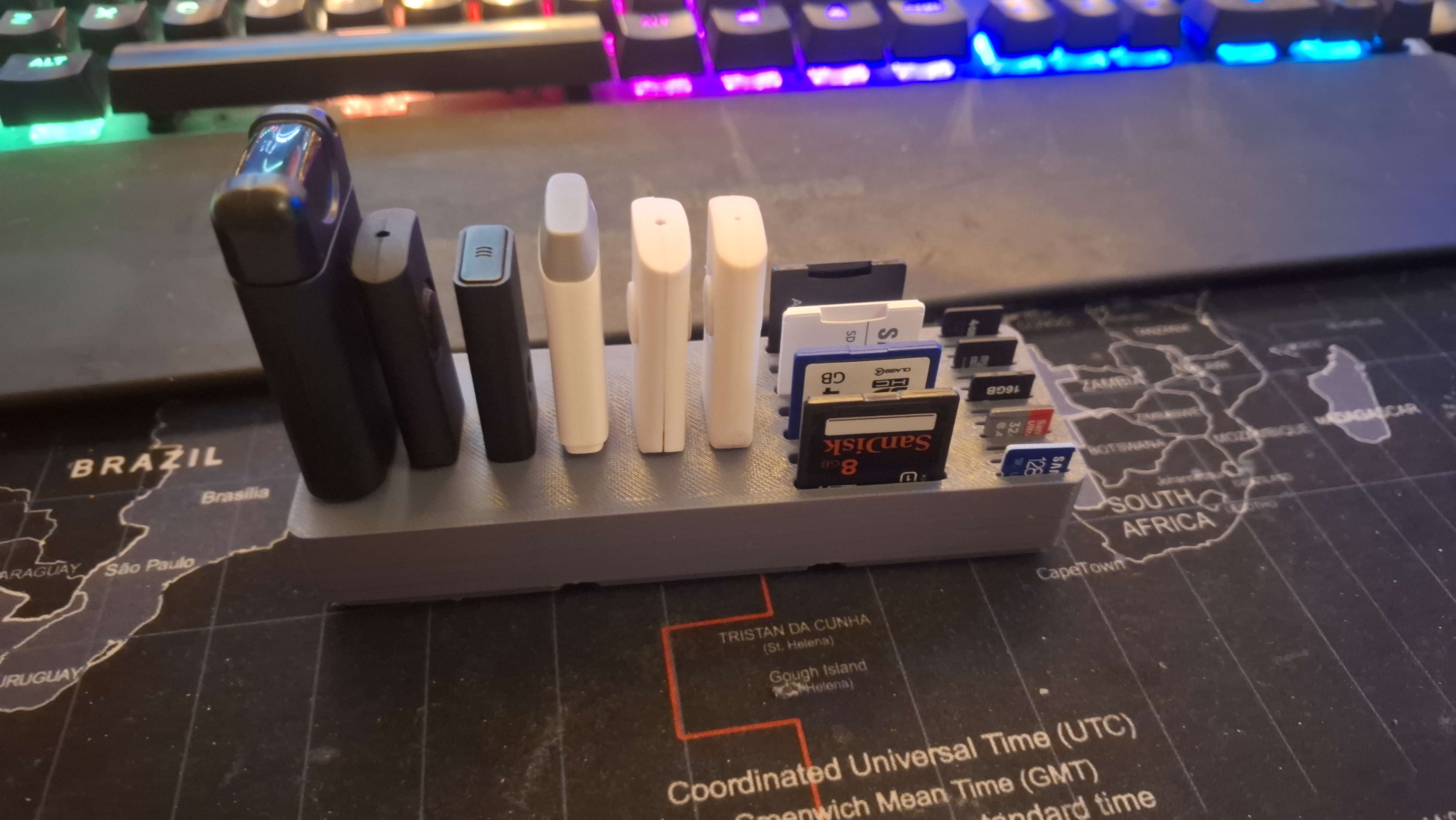 A gridfinity usb, sd and mirco sd holder