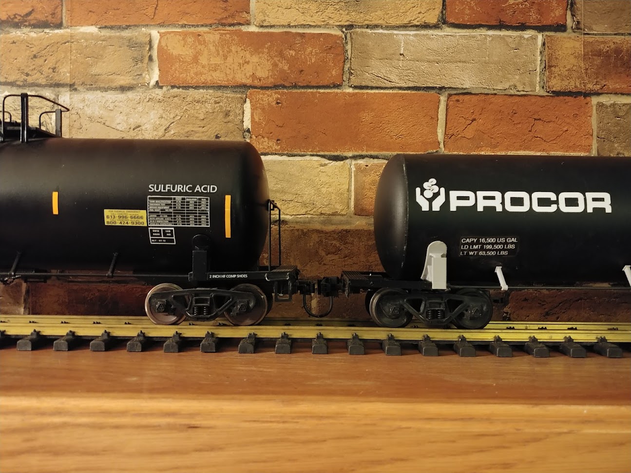 Lower bolsters with Kadee 906 / 907 coupler options