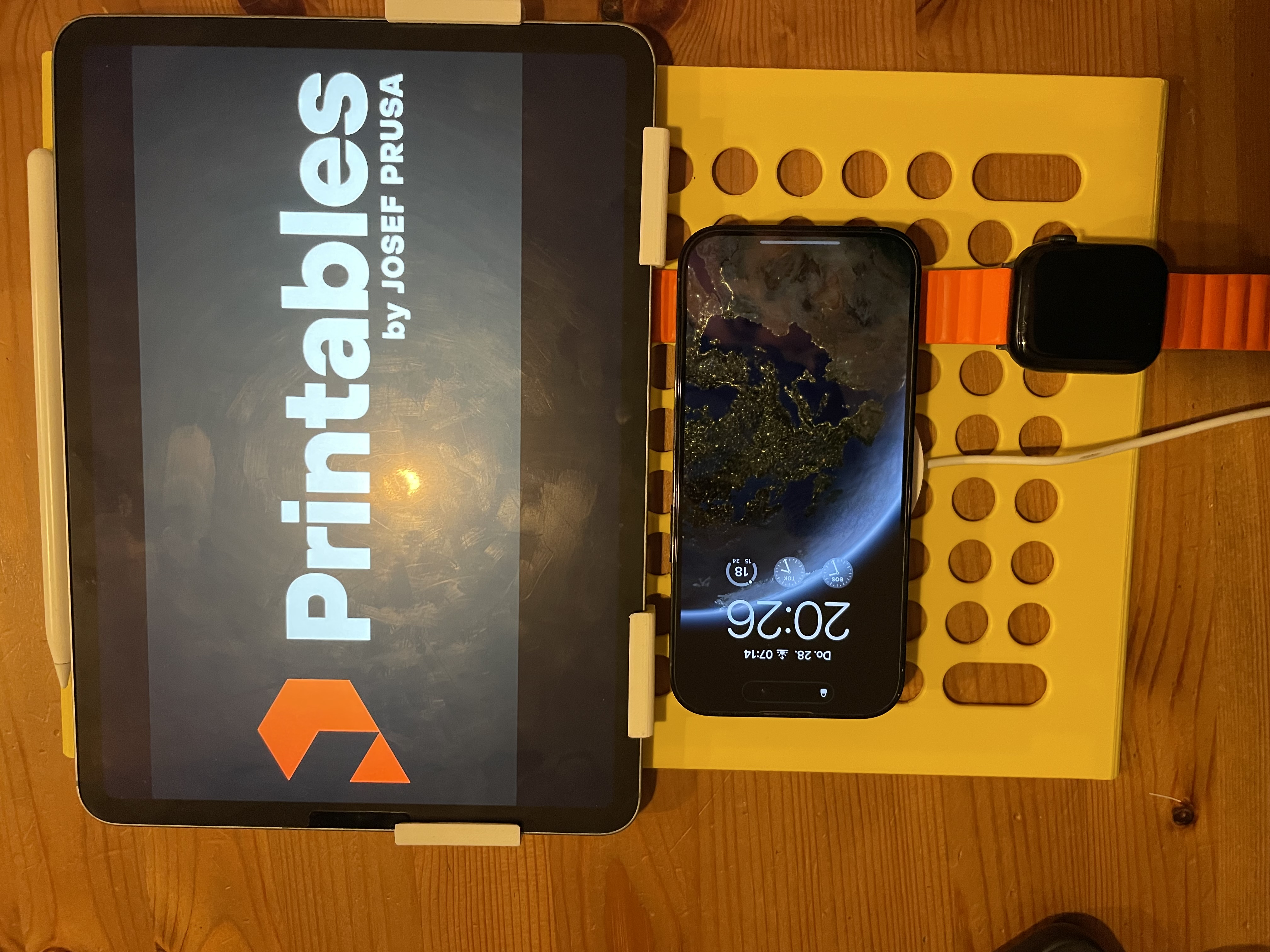 iPad Pro holder for Cooler Master Qube 500 Case