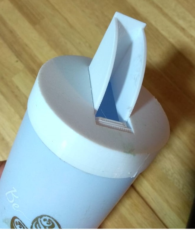 Lid with pouring spout / Tapa con pico vertedor
