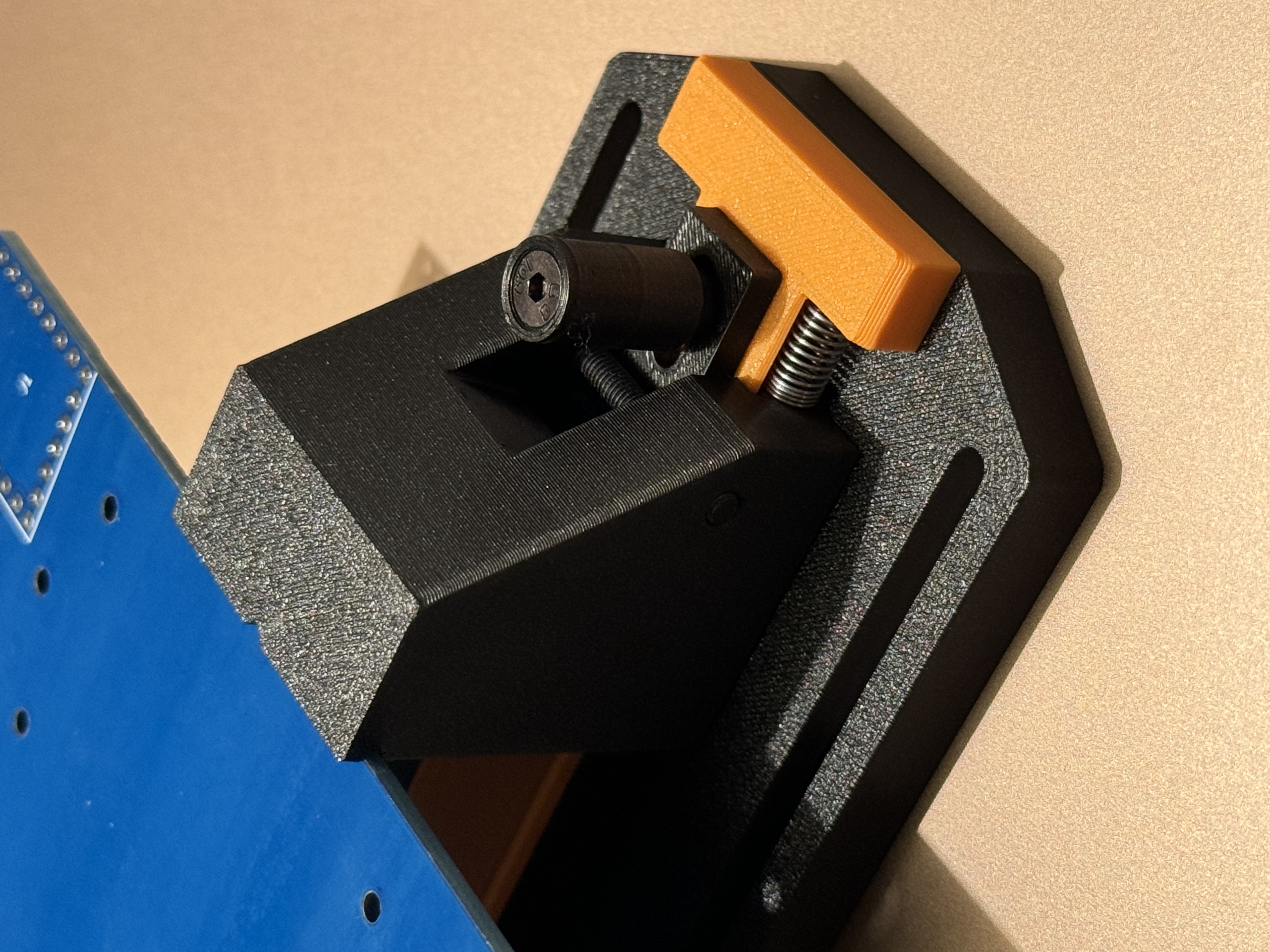 Miniatura 5 do modelo 3D Sprung PCB Vice