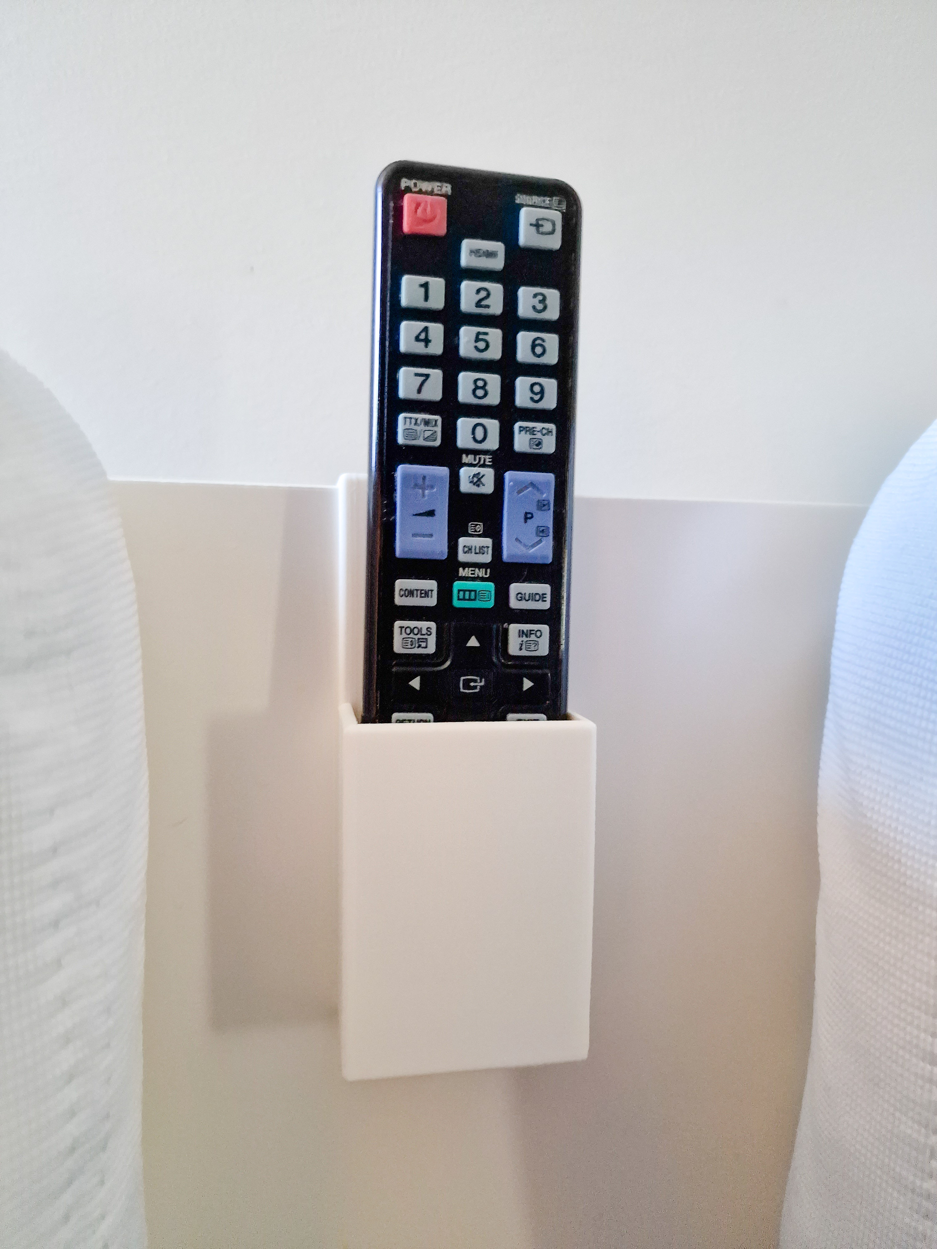 TV REMOTE HOLDER by Laurent Gérardi Download free STL model