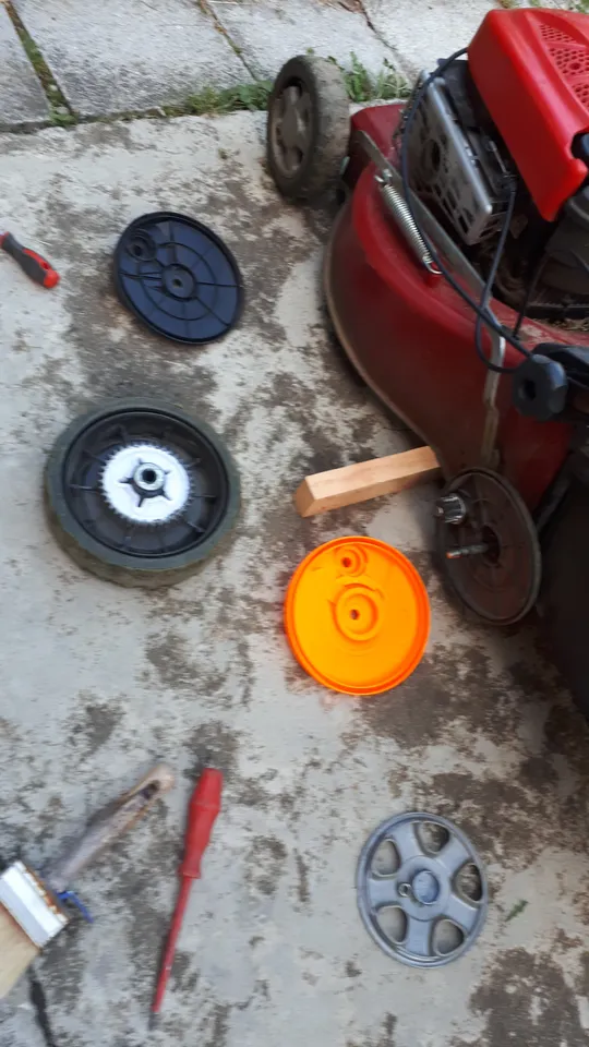 Oprava Sekacky Mountfield (zapalovací svíčky, vzduchový filtr, zapalovací svíčku, drátěným kartáčem) Oprava Sekacky Mountfield