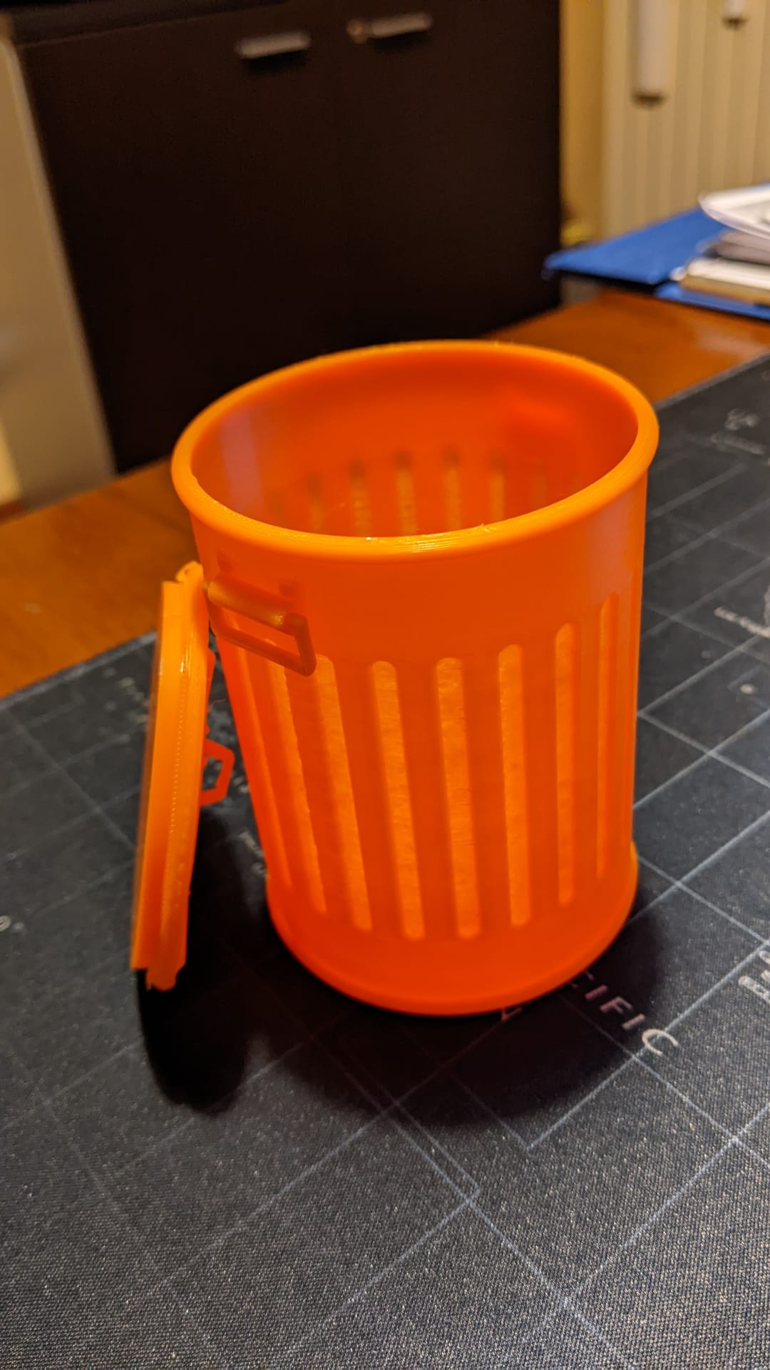 Trashcan Lid - Single model remix - Increased thickness