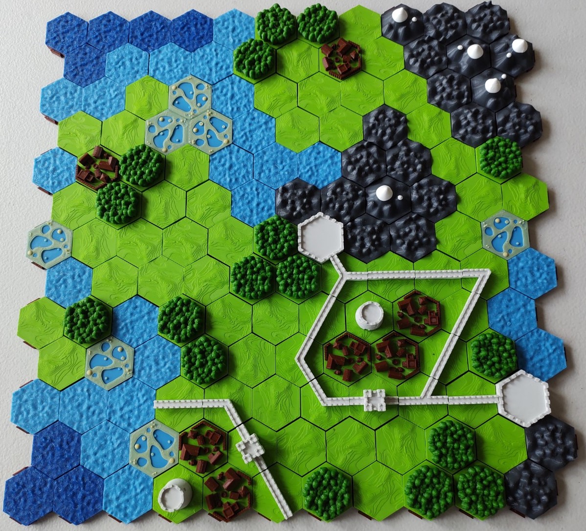 Manu Militari - Base set (hexagonal terrain tiles system and complementary game rules)