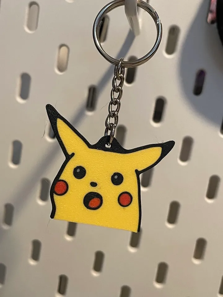 STL file PIKACHU MEME KEYCHAIN KEYCHAIN KEYCHAIN POKEMON 🗝️・3D