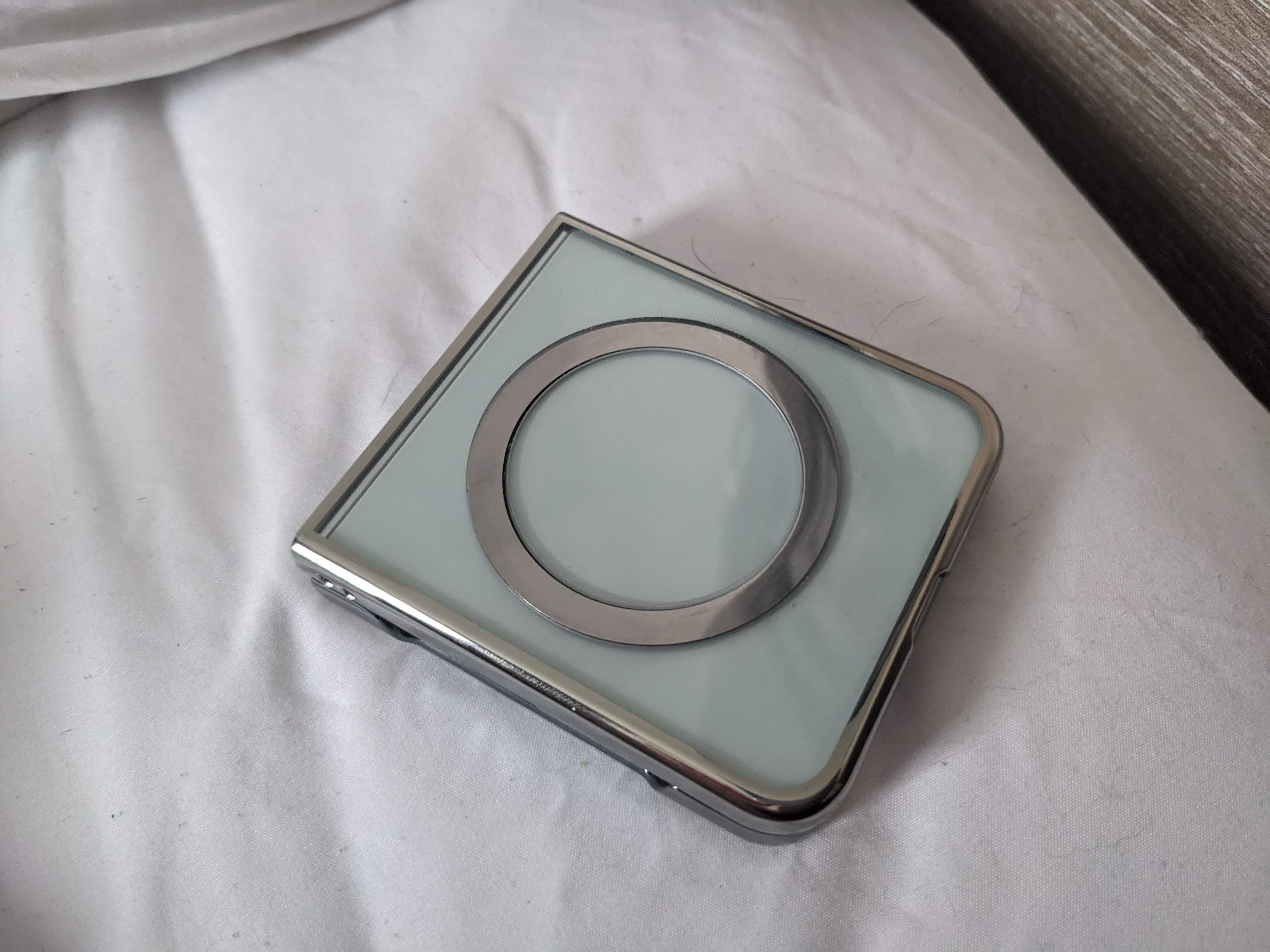 Samsung Z Flip 5 Magsafe Stand with Heatsink by x86Architecture Download free STL model