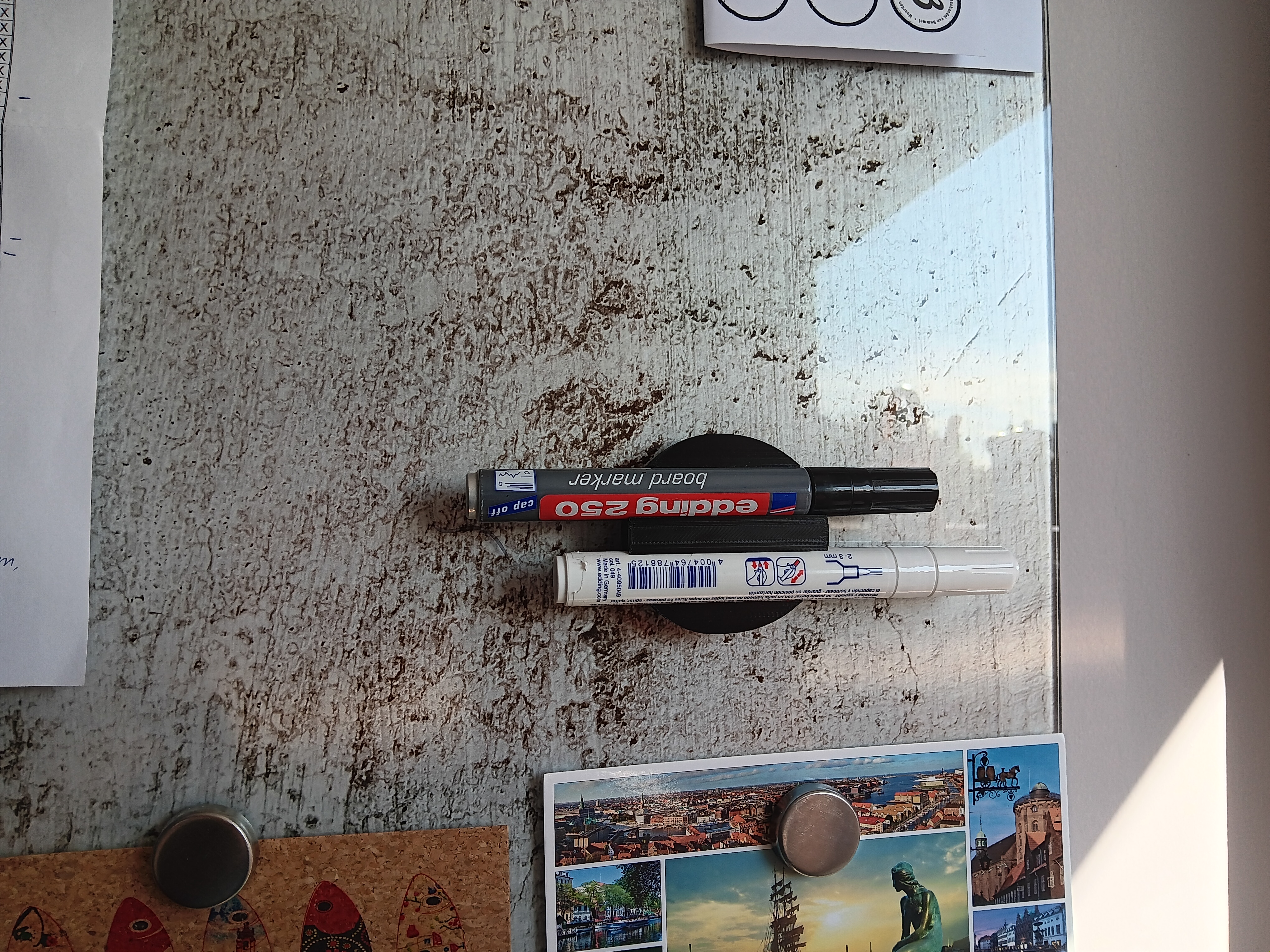 Whiteboard pen clamp