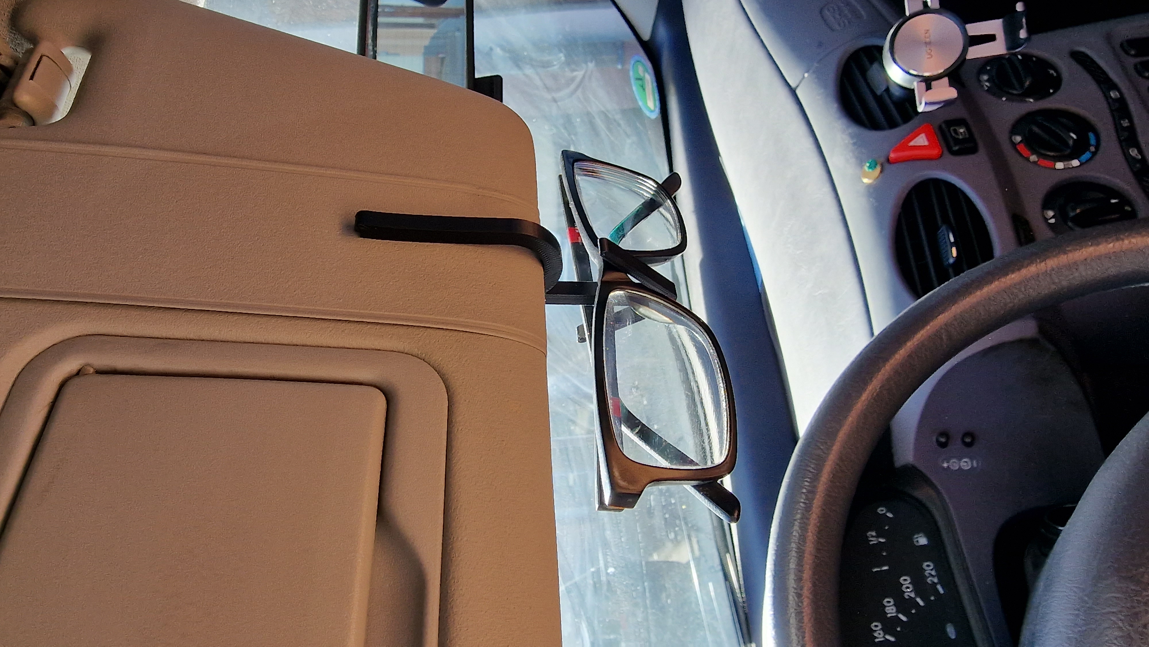 Car Holder for (Sun-)Glasses
