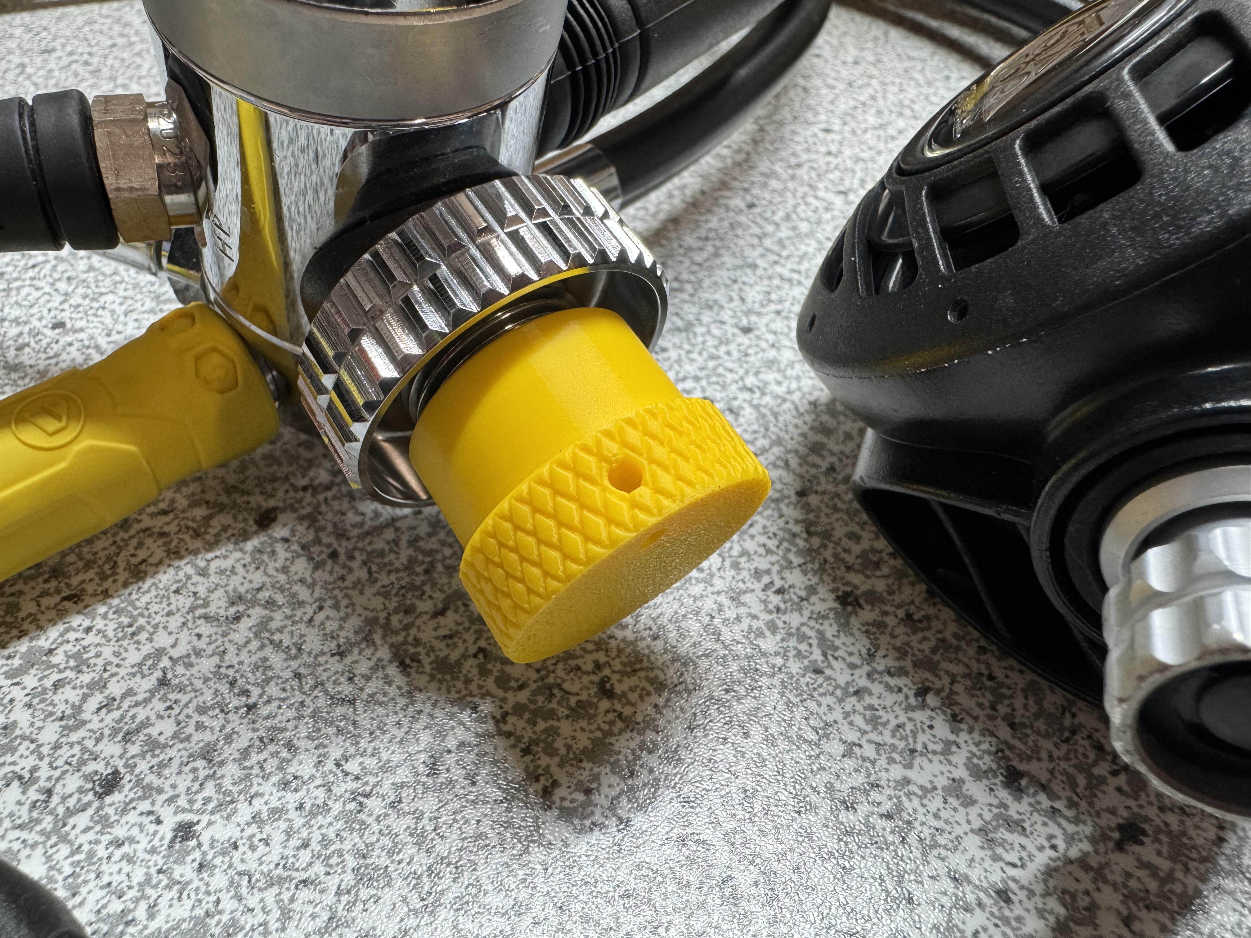 Scuba regulator dust cap (DIN)