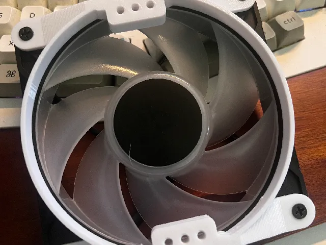 Case fan center mount adapter