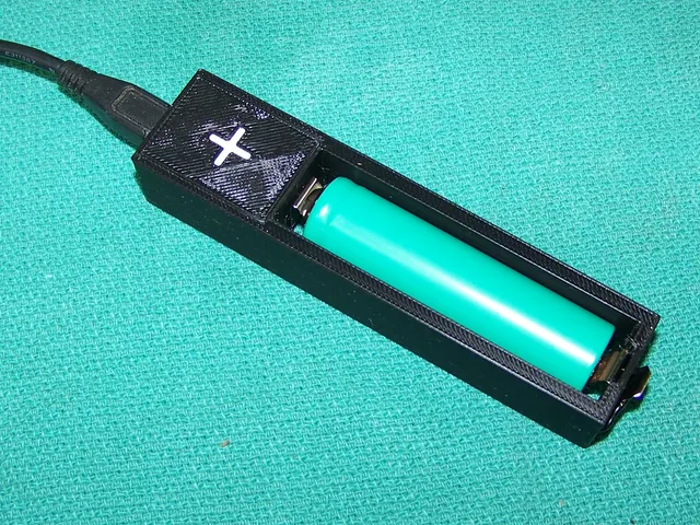 Single Cell 18650 USB Battery Charger and Adapter for 14500 Lithium Cell (AA)