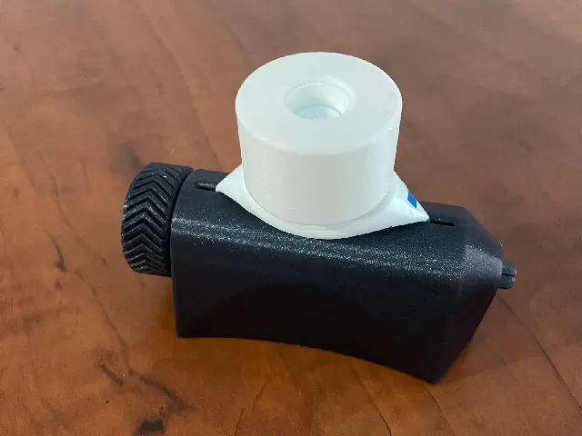 Ratchet tube squeezer