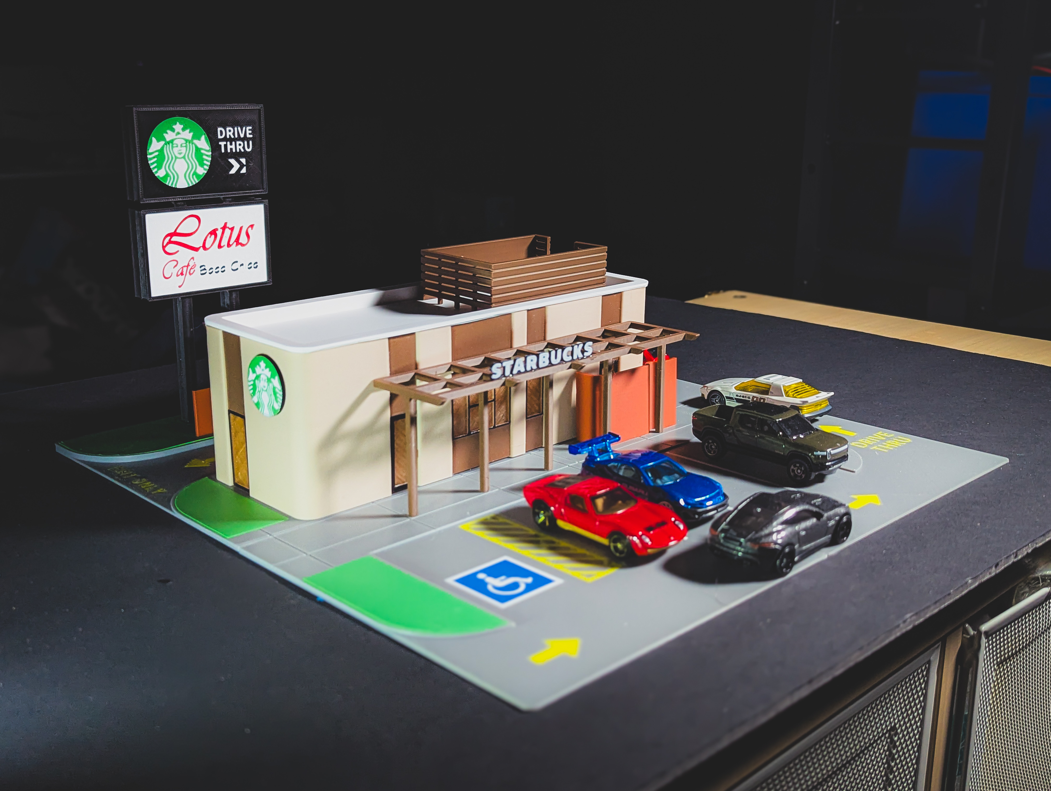 Starbucks Model Set - 1:64 Scale Diorama — thumbnail 17