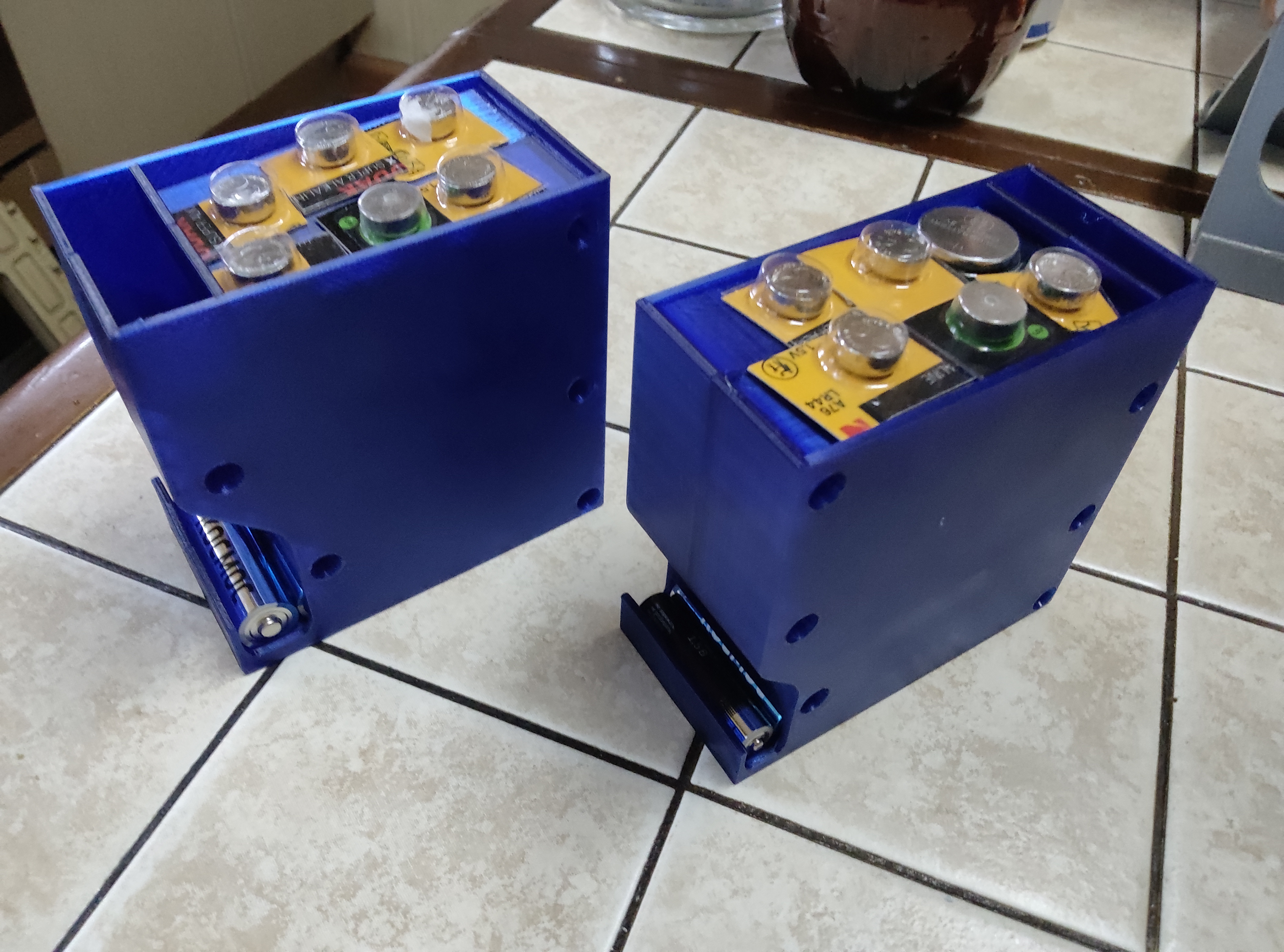 AA-AAA BatteryBox — miniatura 2