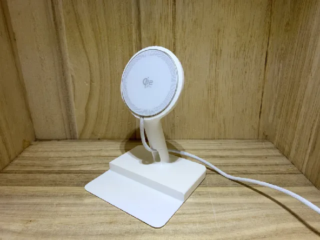 Under desk mat Magsafe charger stand for iPhone - standby mode