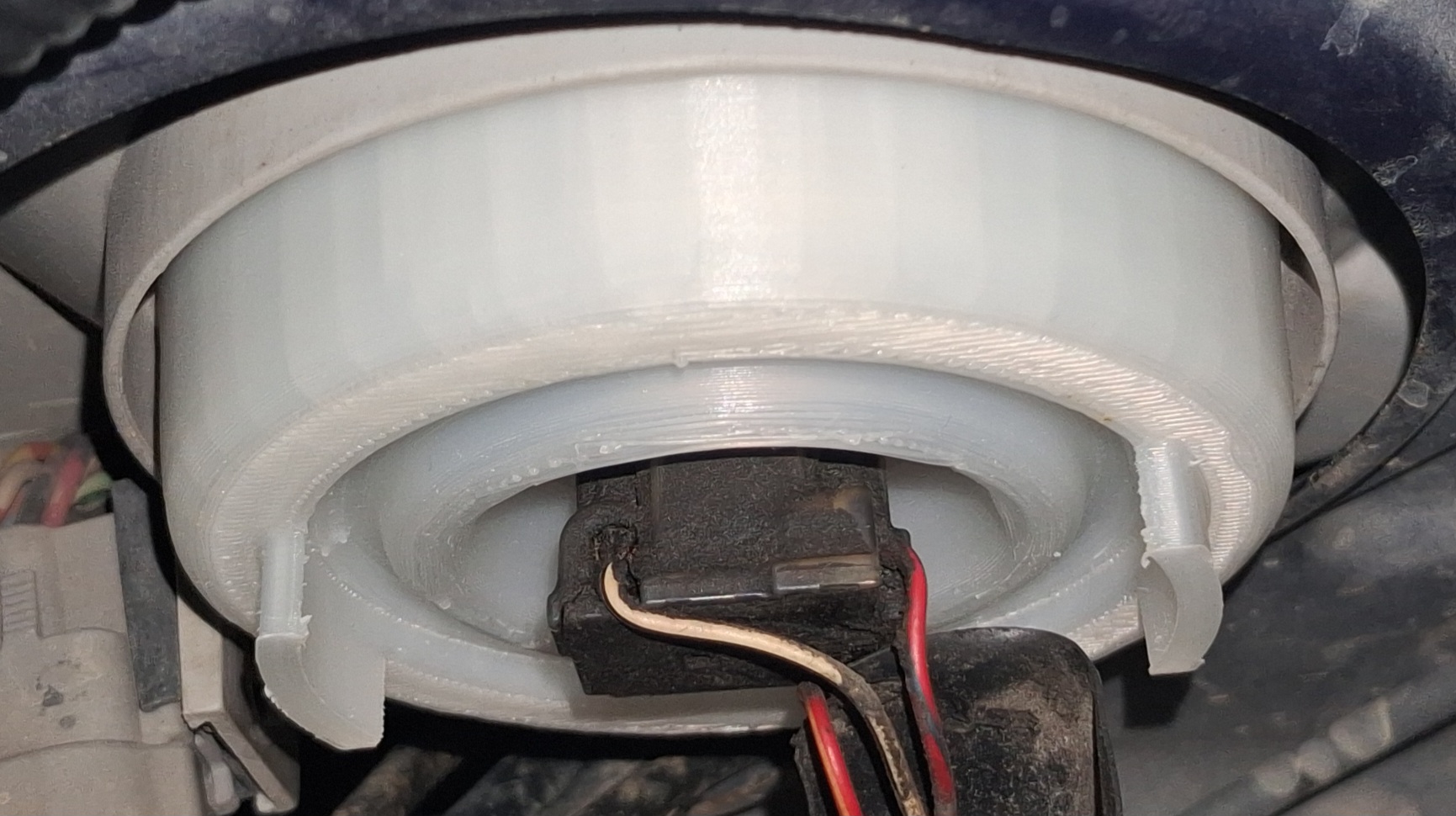 Toyota LC90 headlight rubber cap