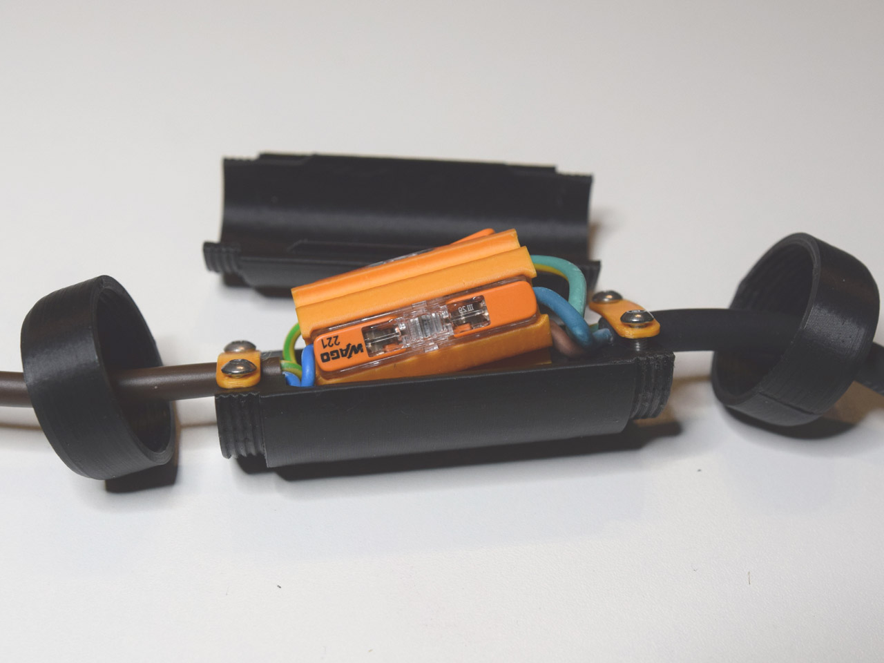Cylindrical Cable Coupler