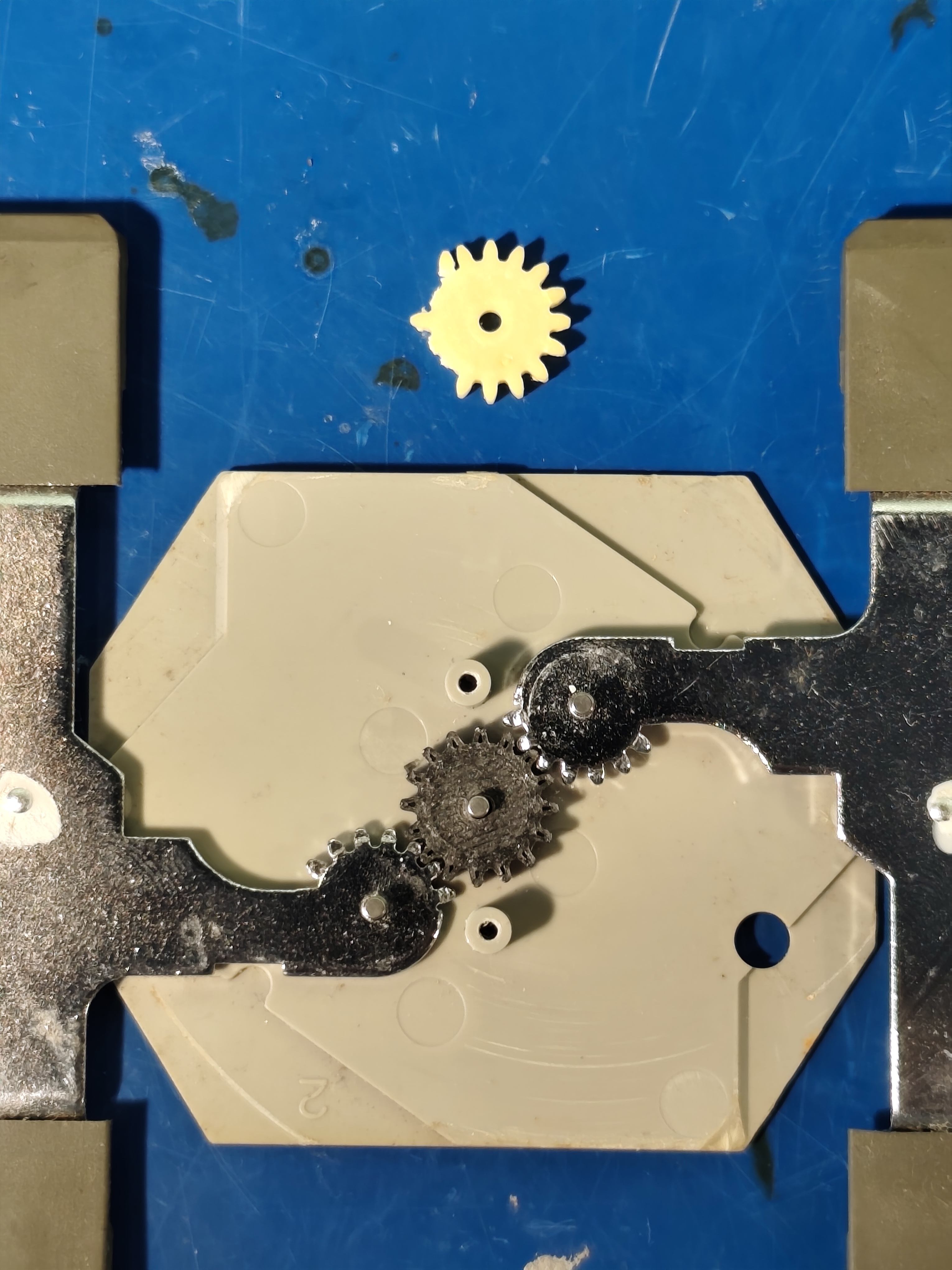Sony PS-F5 record player bottom plate and sprocket