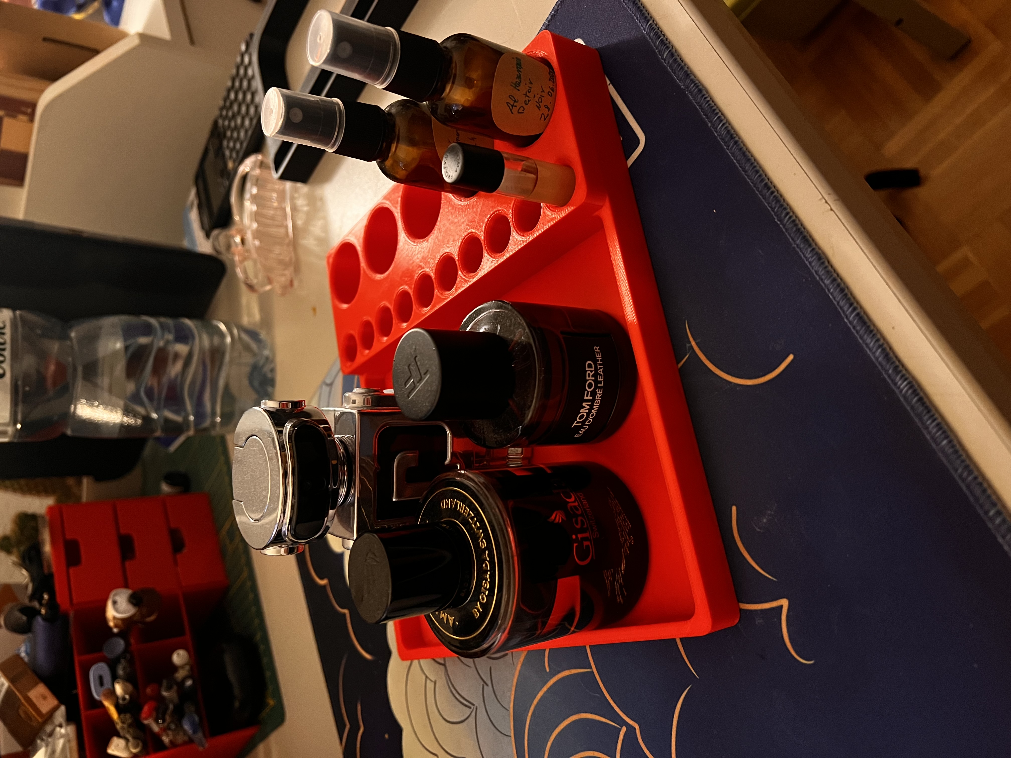 Parfumes and samples tray (Display)