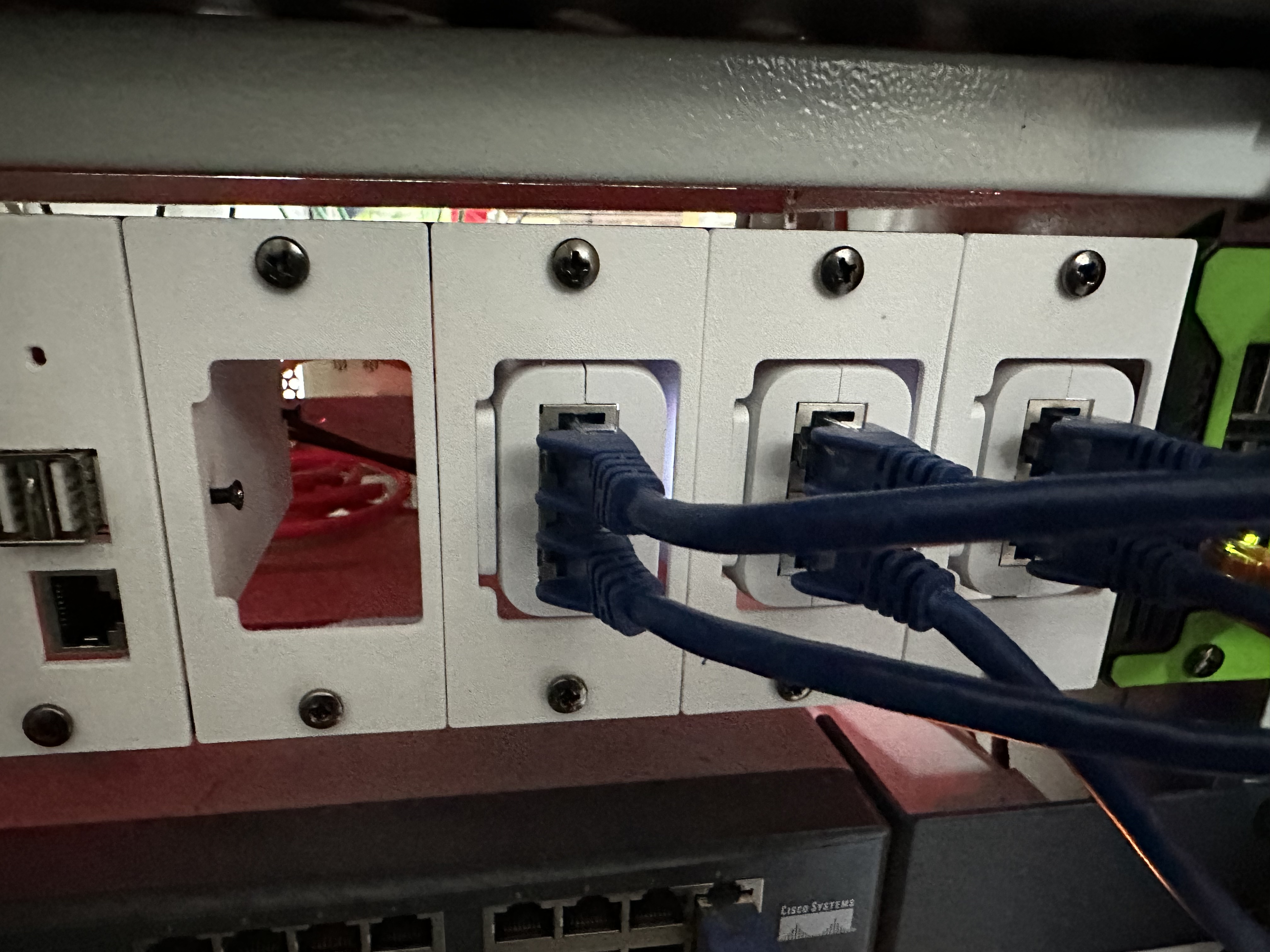 MP-1 Rack: Unifi PoE 15W Adapter Bracket