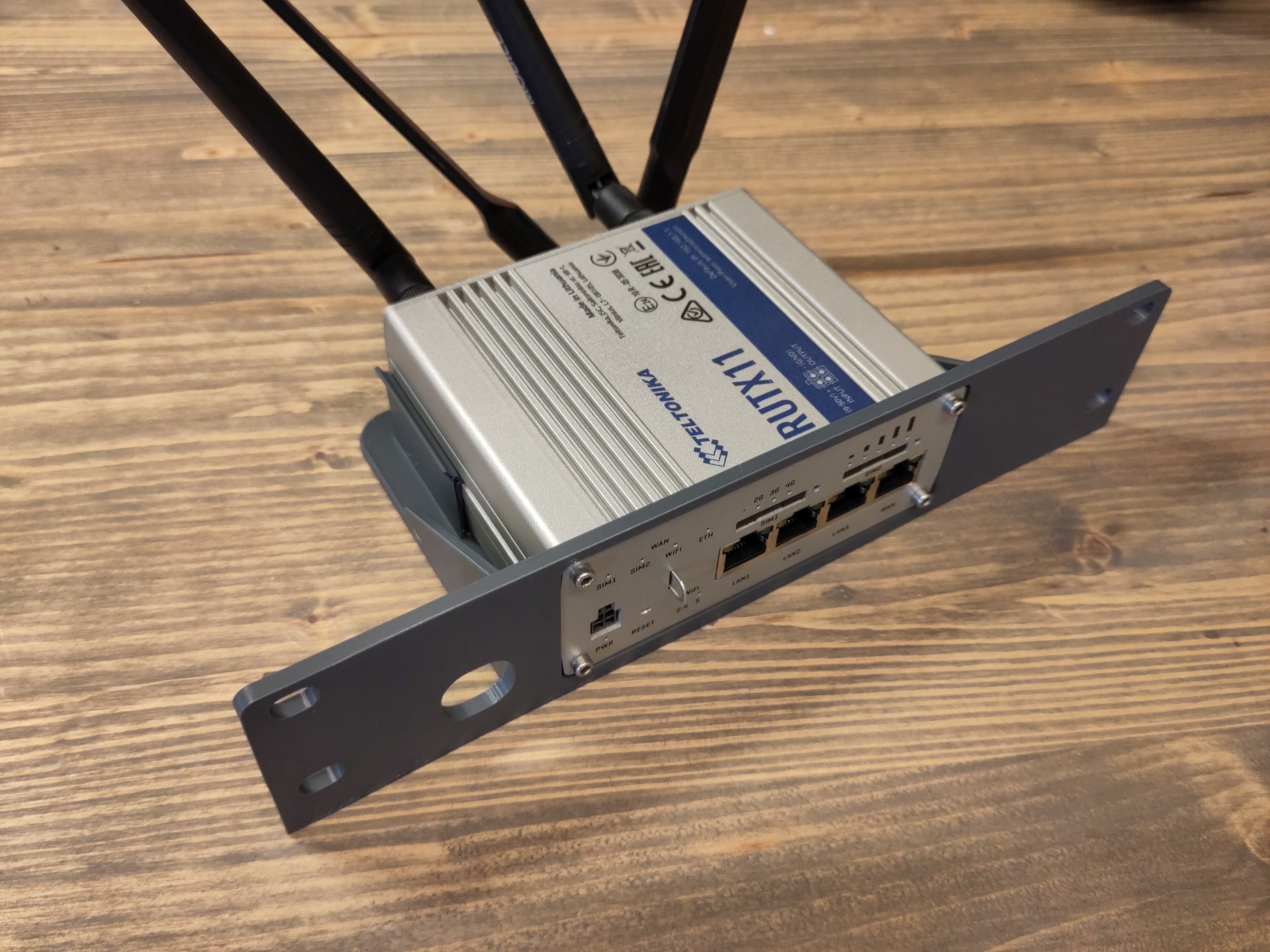 Teltonika RUTX11 Mini Rack 10"  2U mount