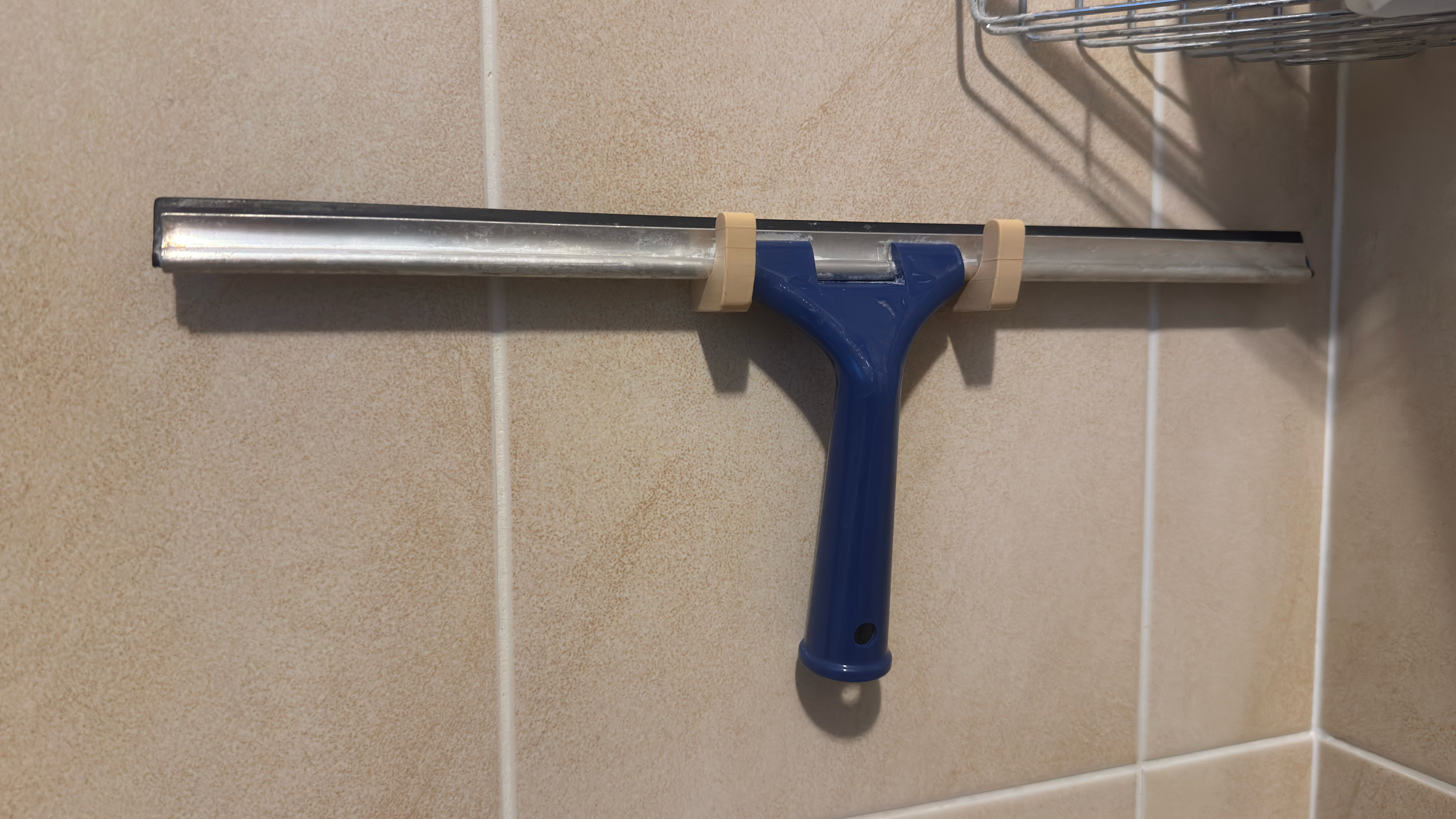 Squeegee holder / Držák na stěrku