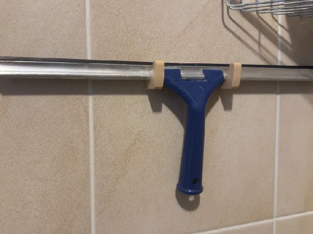 Squeegee holder / Držák na stěrku