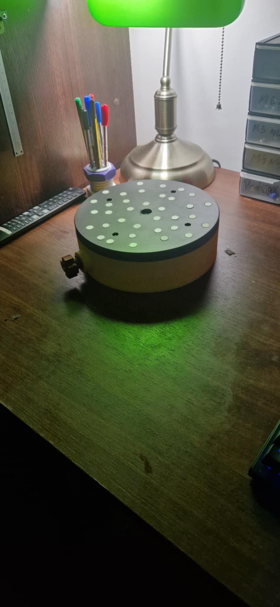 Simple rotating table