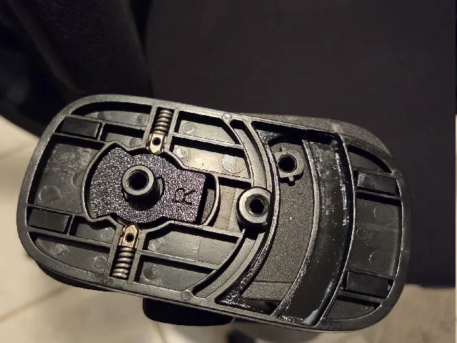 Libernovo Omni SE Armrest Swivel Lock