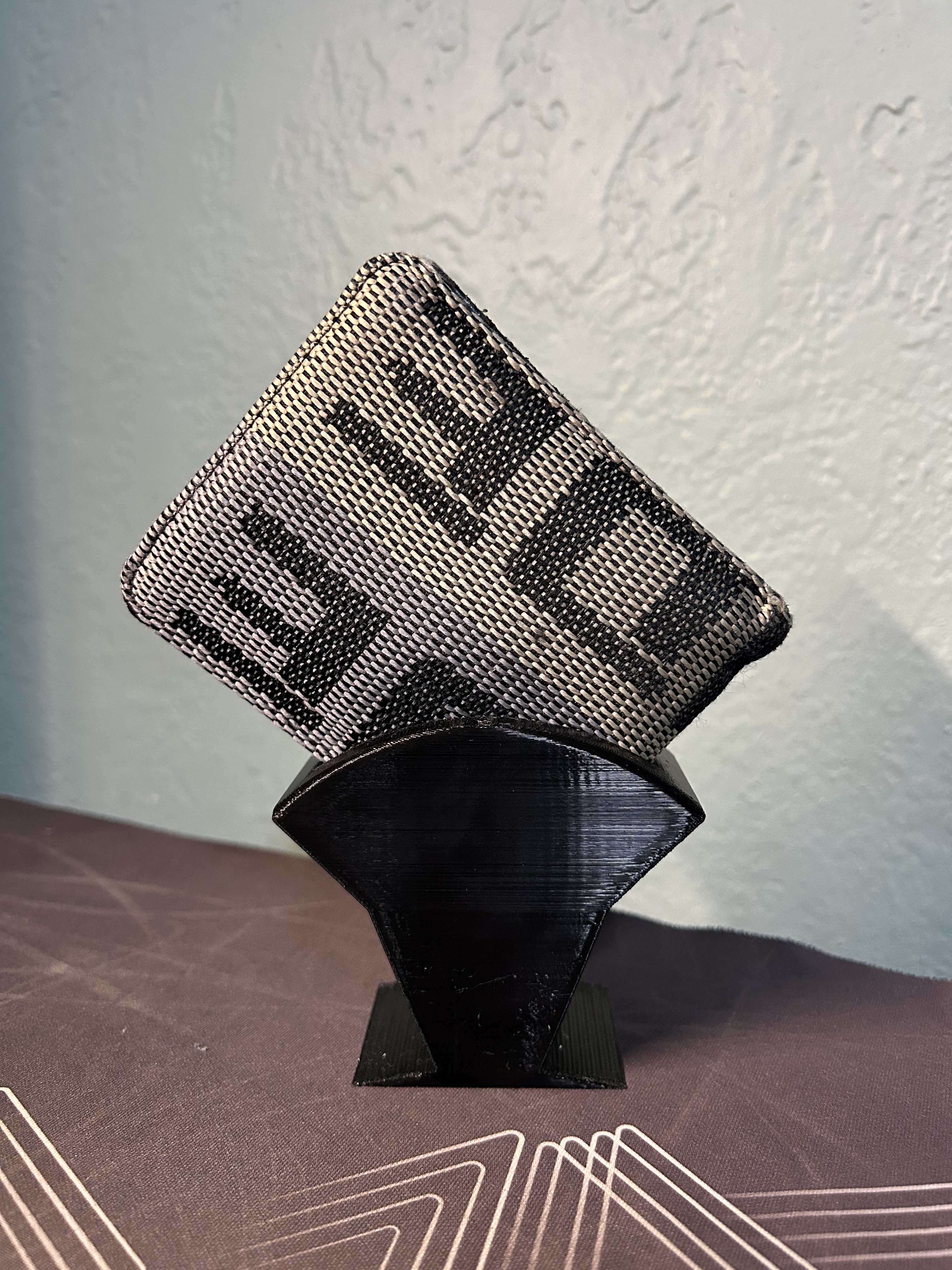 Wallet Stand