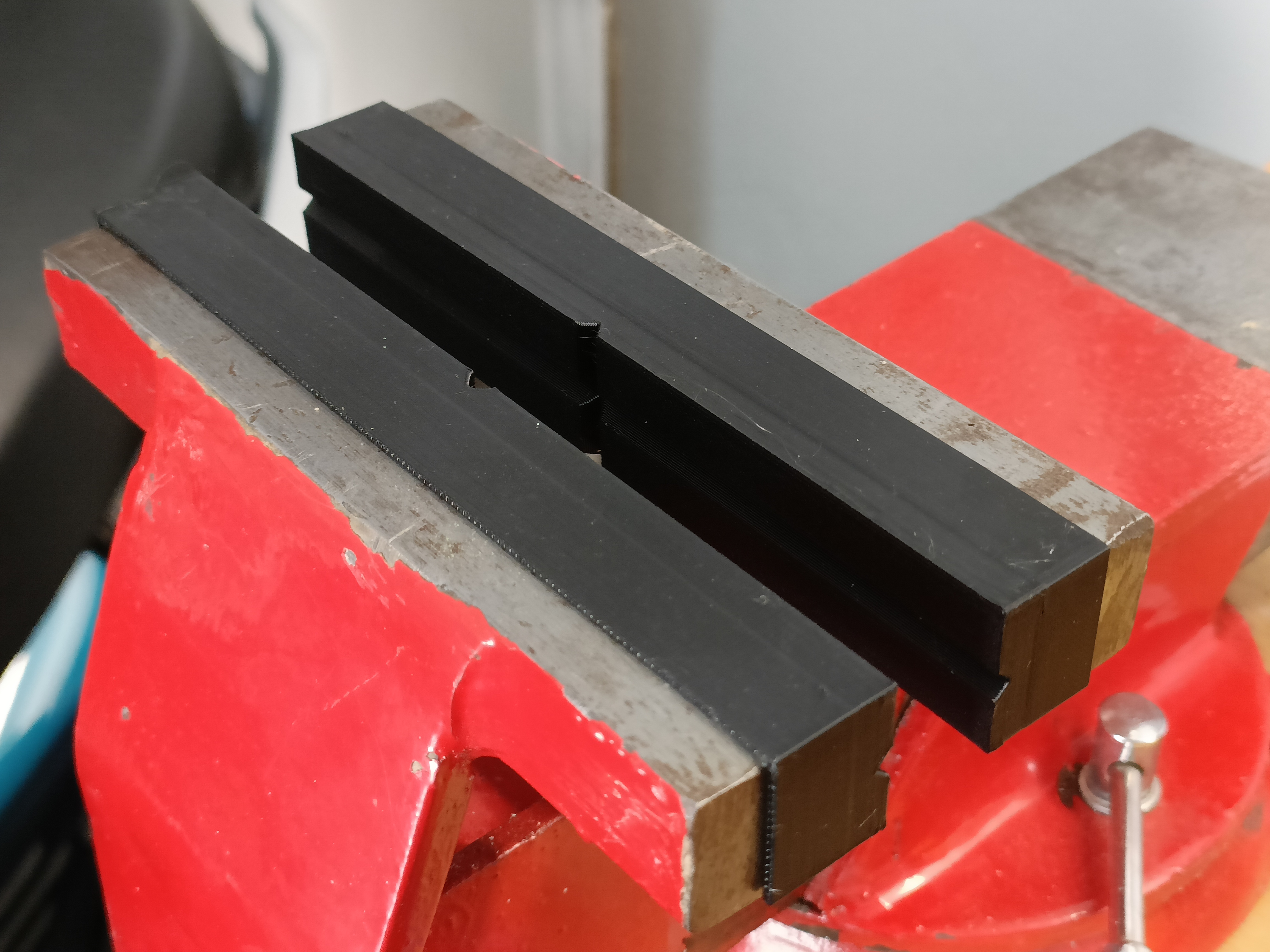 TPU Magnetic Bench Vise Jaw for 134mm Jaws and 6x3mm Magnets (Remix)